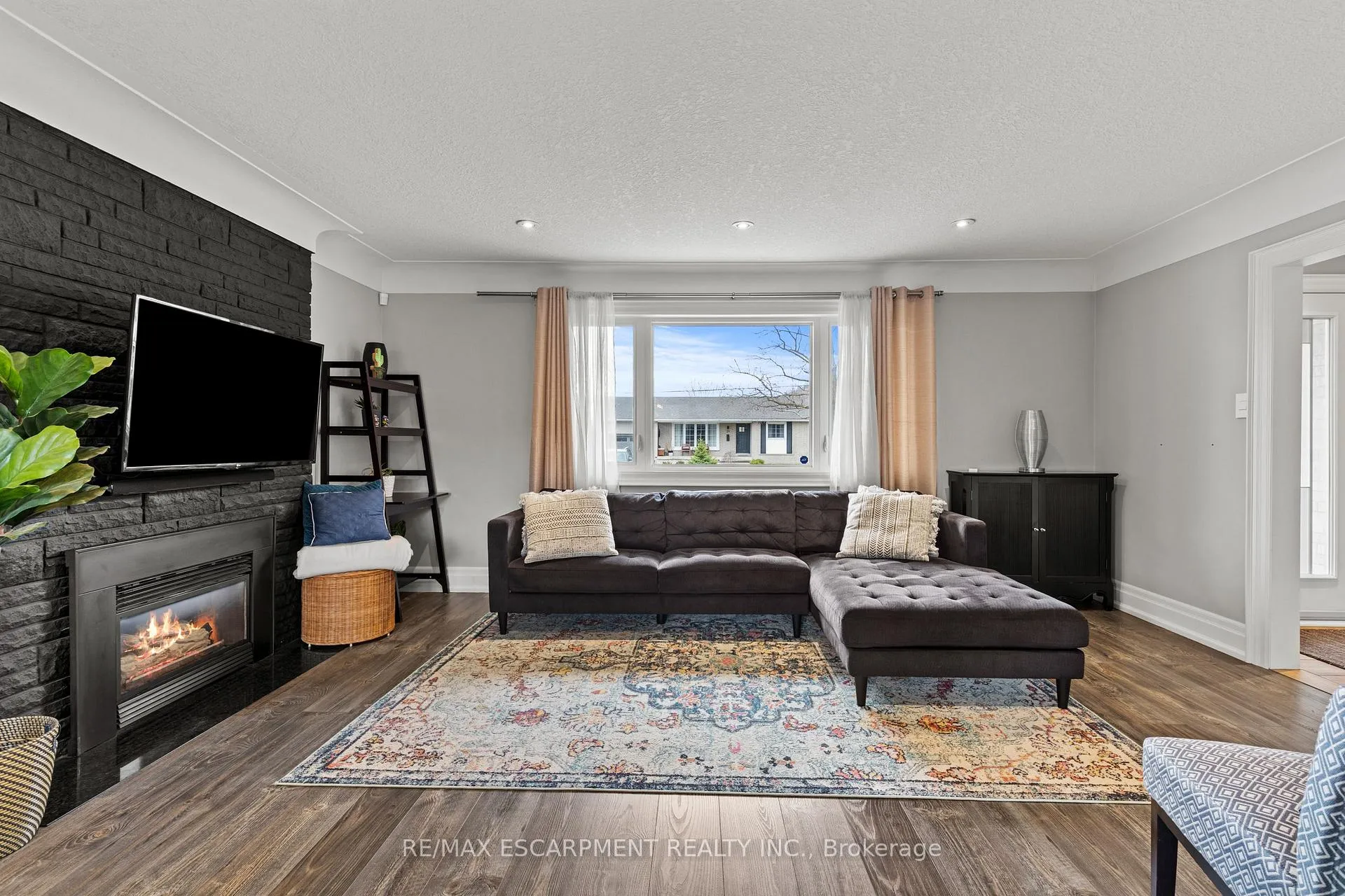 Photo 11 of 28 Bonita Drive, Hamilton, Stoney Creek — HOMEH