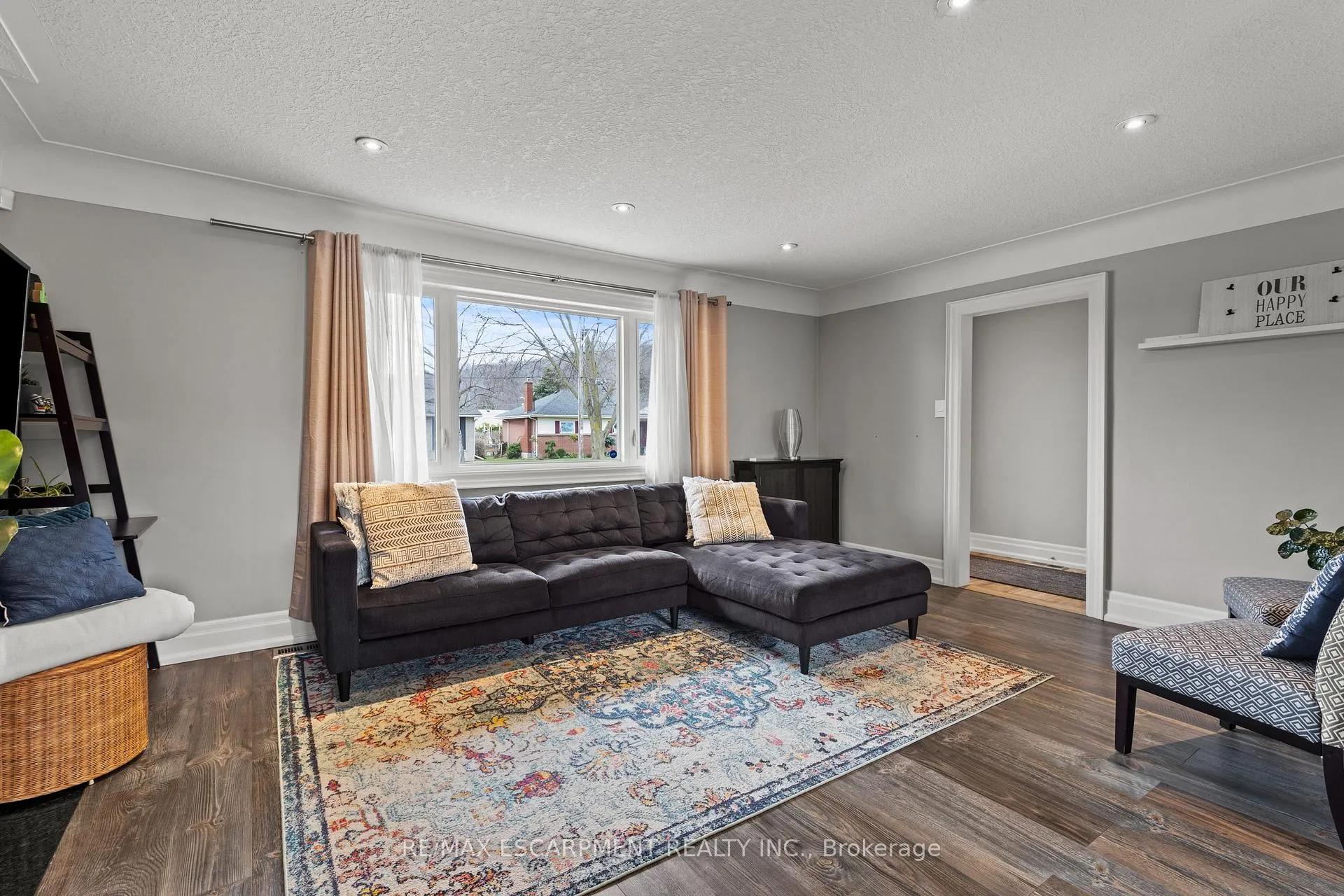 Photo 12 of 28 Bonita Drive, Hamilton, Stoney Creek — HOMEH