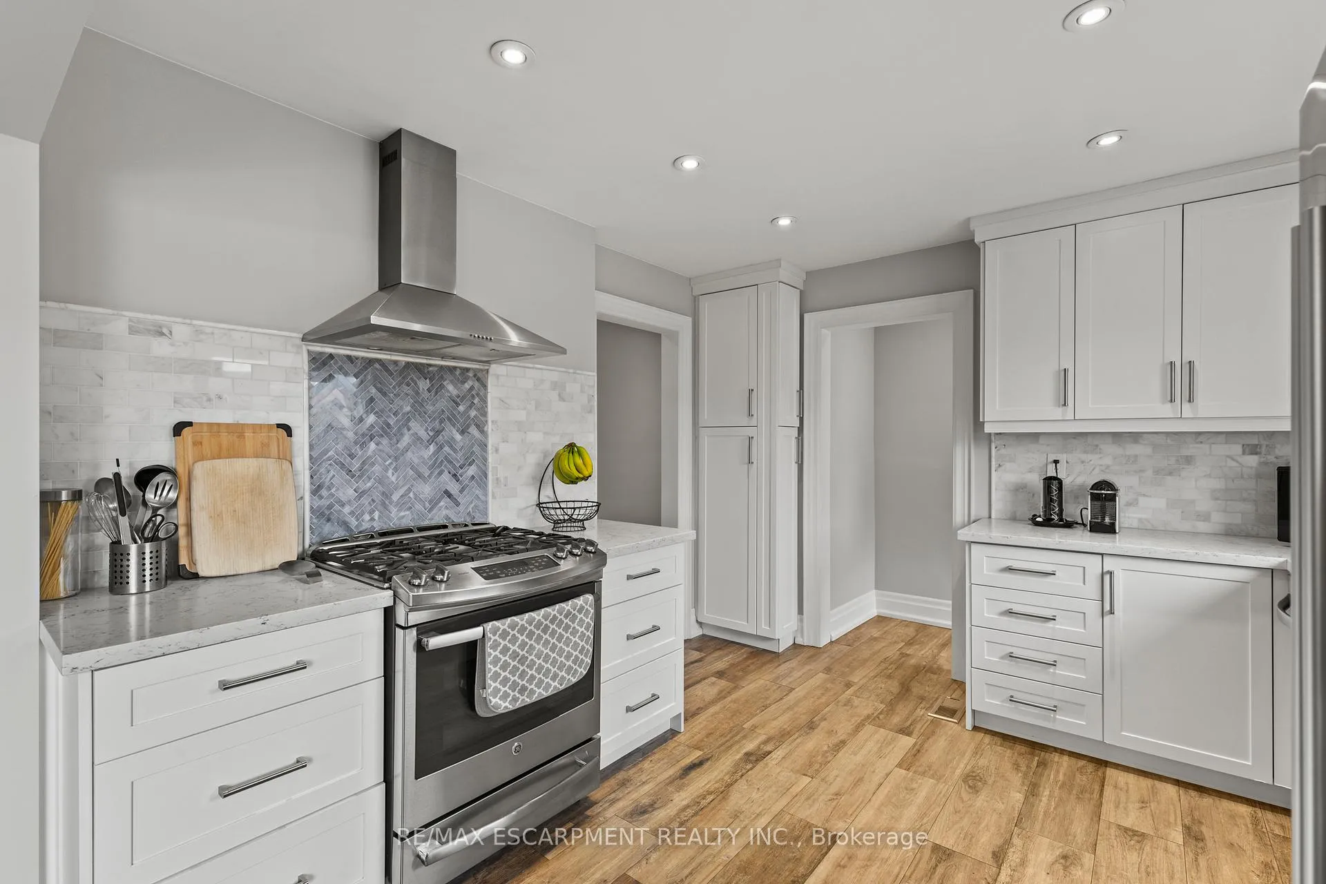 Photo 18 of 28 Bonita Drive, Hamilton, Stoney Creek — HOMEH
