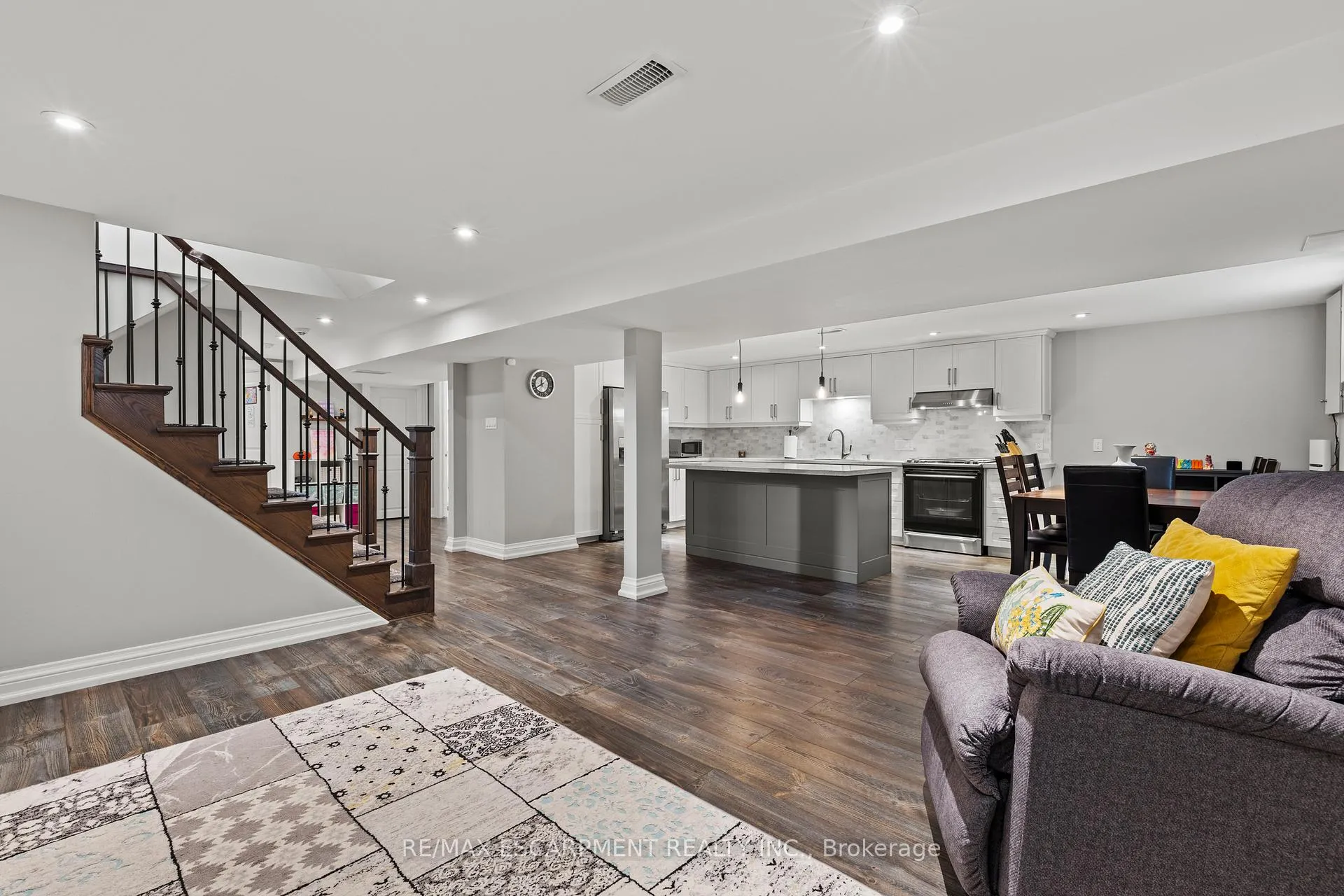 Photo 30 of 28 Bonita Drive, Hamilton, Stoney Creek — HOMEH