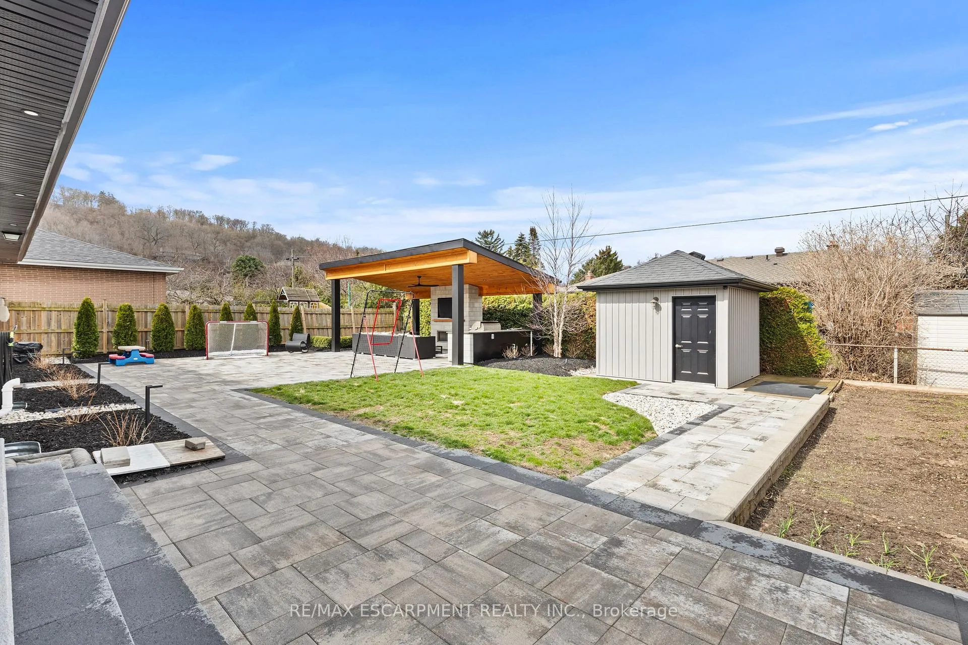 Photo 42 of 28 Bonita Drive, Hamilton, Stoney Creek — HOMEH