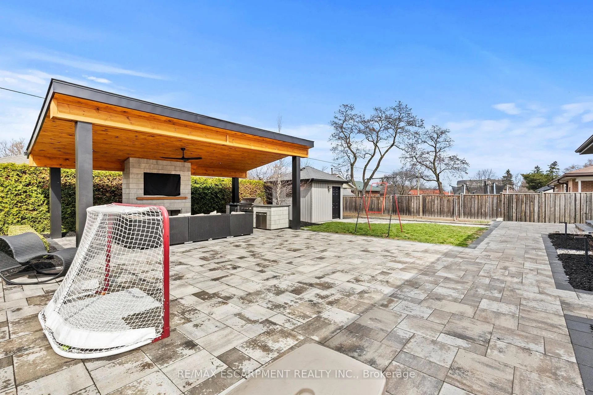 Photo 43 of 28 Bonita Drive, Hamilton, Stoney Creek — HOMEH