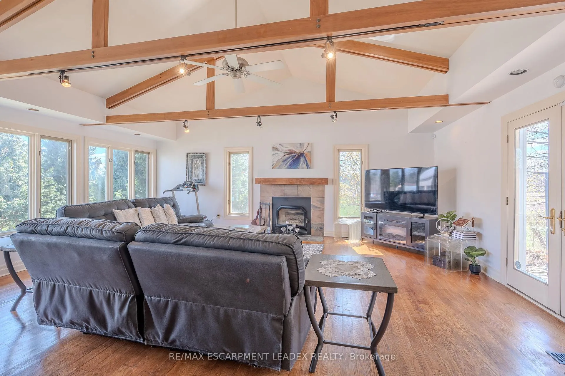 Photo 5 of 959 Book Road, Hamilton, Rural Ancaster — HOMEH