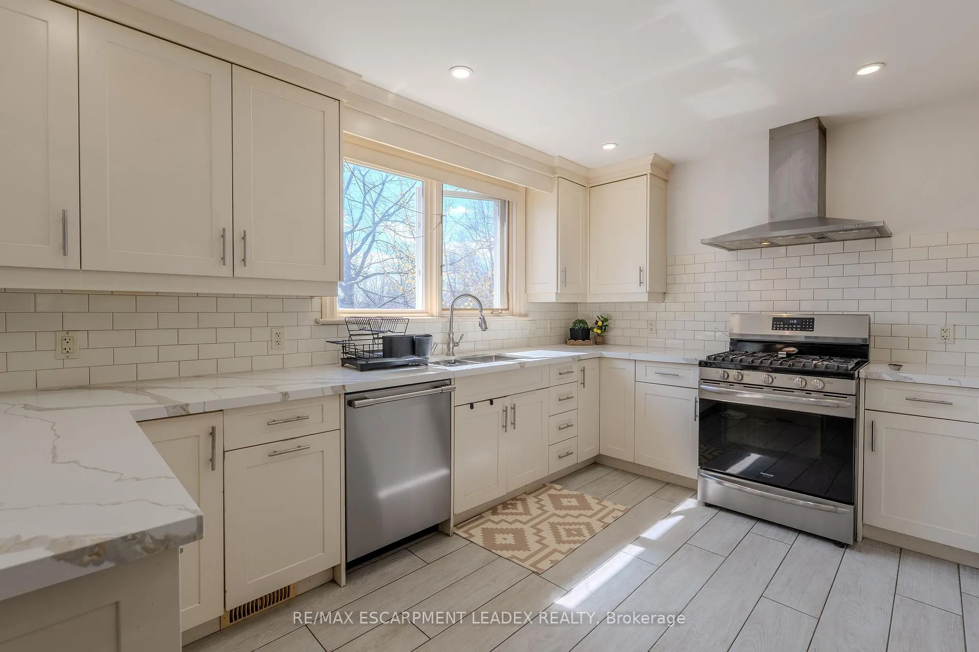 Photo 13 of 959 Book Road, Hamilton, Rural Ancaster — HOMEH