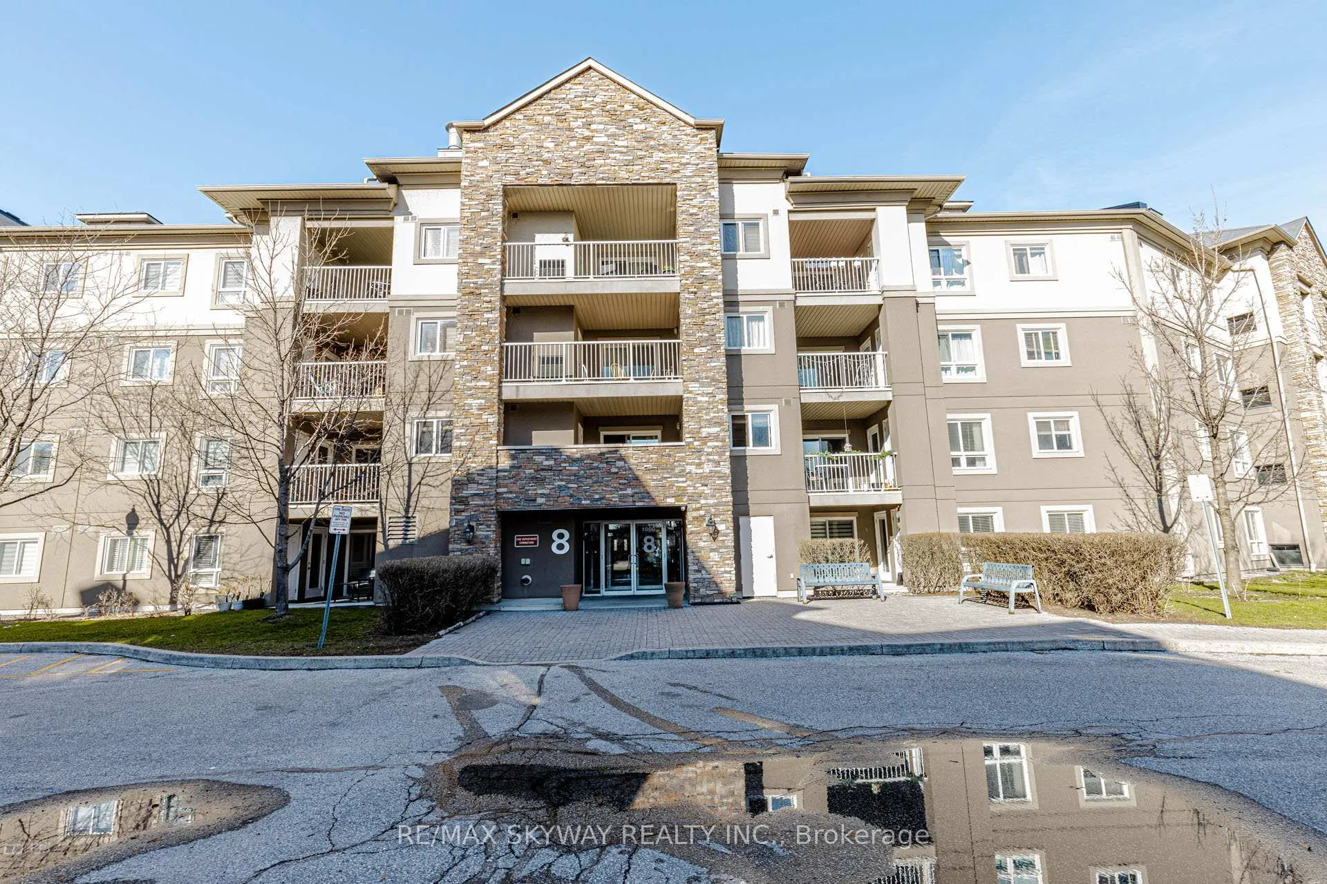 Photo 4 of Unit 1403, 8 Dayspring Circle, Brampton, Goreway Drive Corridor — HOMEH