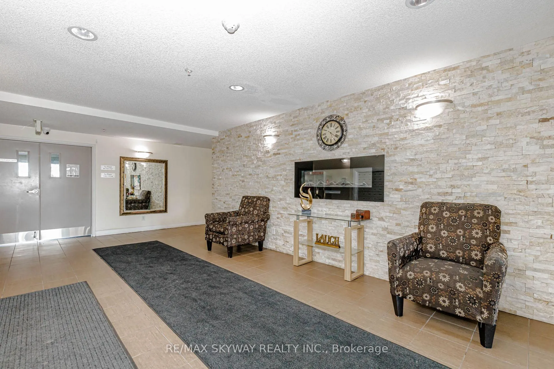 Photo 8 of Unit 1403, 8 Dayspring Circle, Brampton, Goreway Drive Corridor — HOMEH
