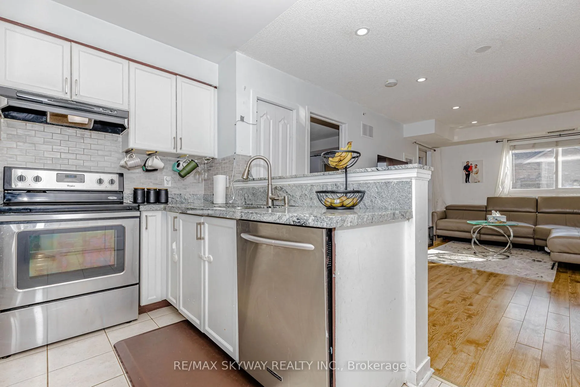 Photo 15 of Unit 1403, 8 Dayspring Circle, Brampton, Goreway Drive Corridor — HOMEH