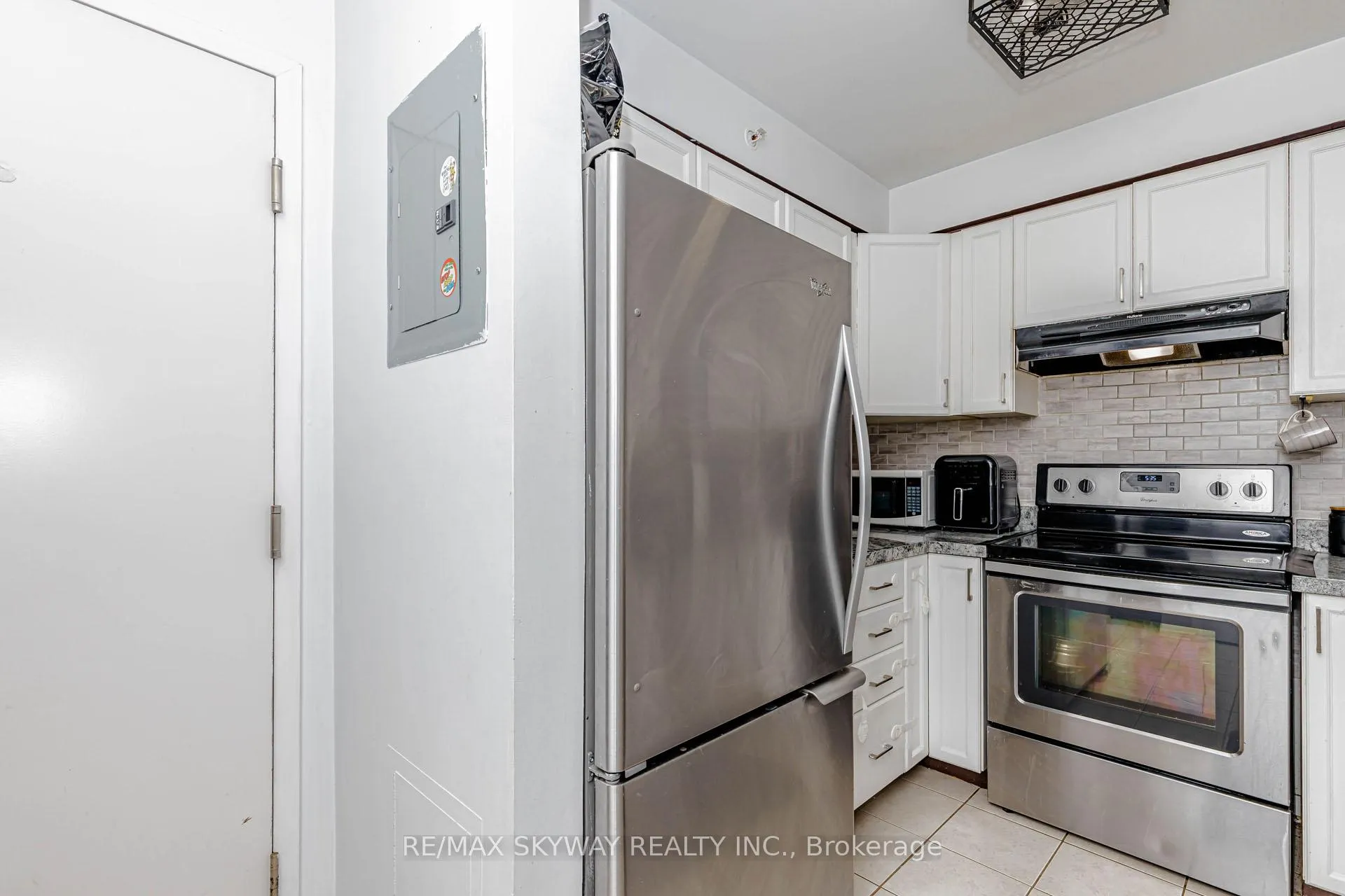 Photo 16 of Unit 1403, 8 Dayspring Circle, Brampton, Goreway Drive Corridor — HOMEH