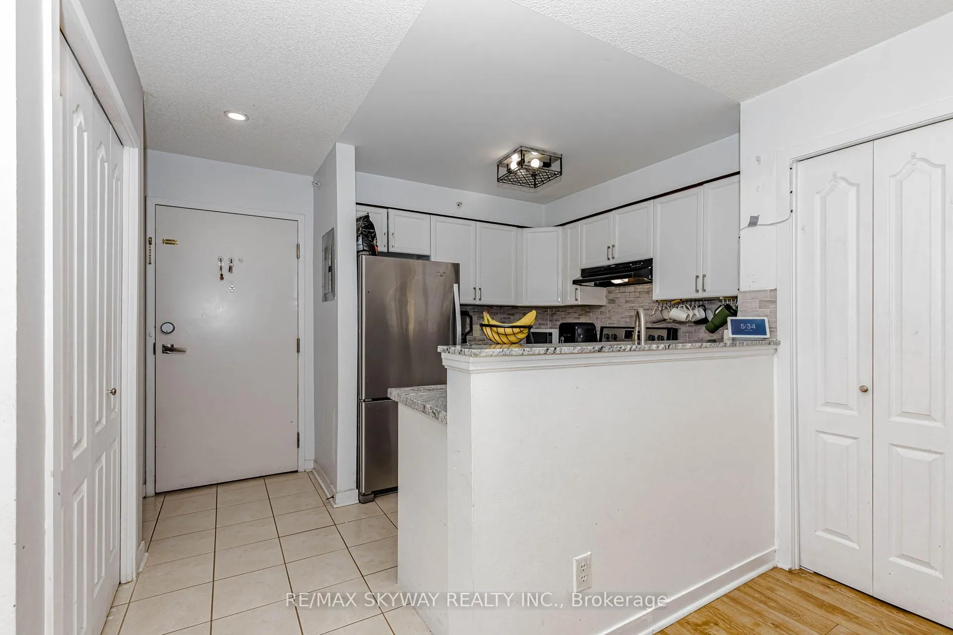 Photo 17 of Unit 1403, 8 Dayspring Circle, Brampton, Goreway Drive Corridor — HOMEH