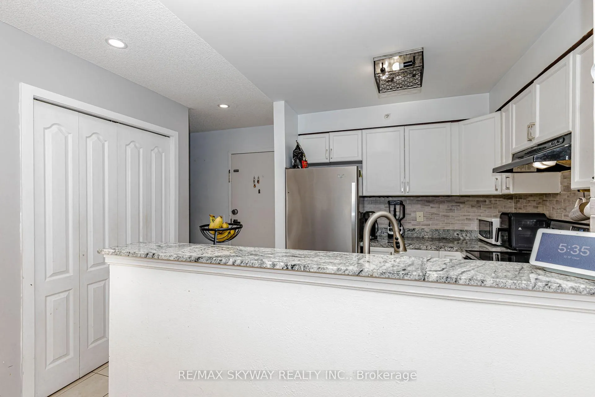 Photo 18 of Unit 1403, 8 Dayspring Circle, Brampton, Goreway Drive Corridor — HOMEH