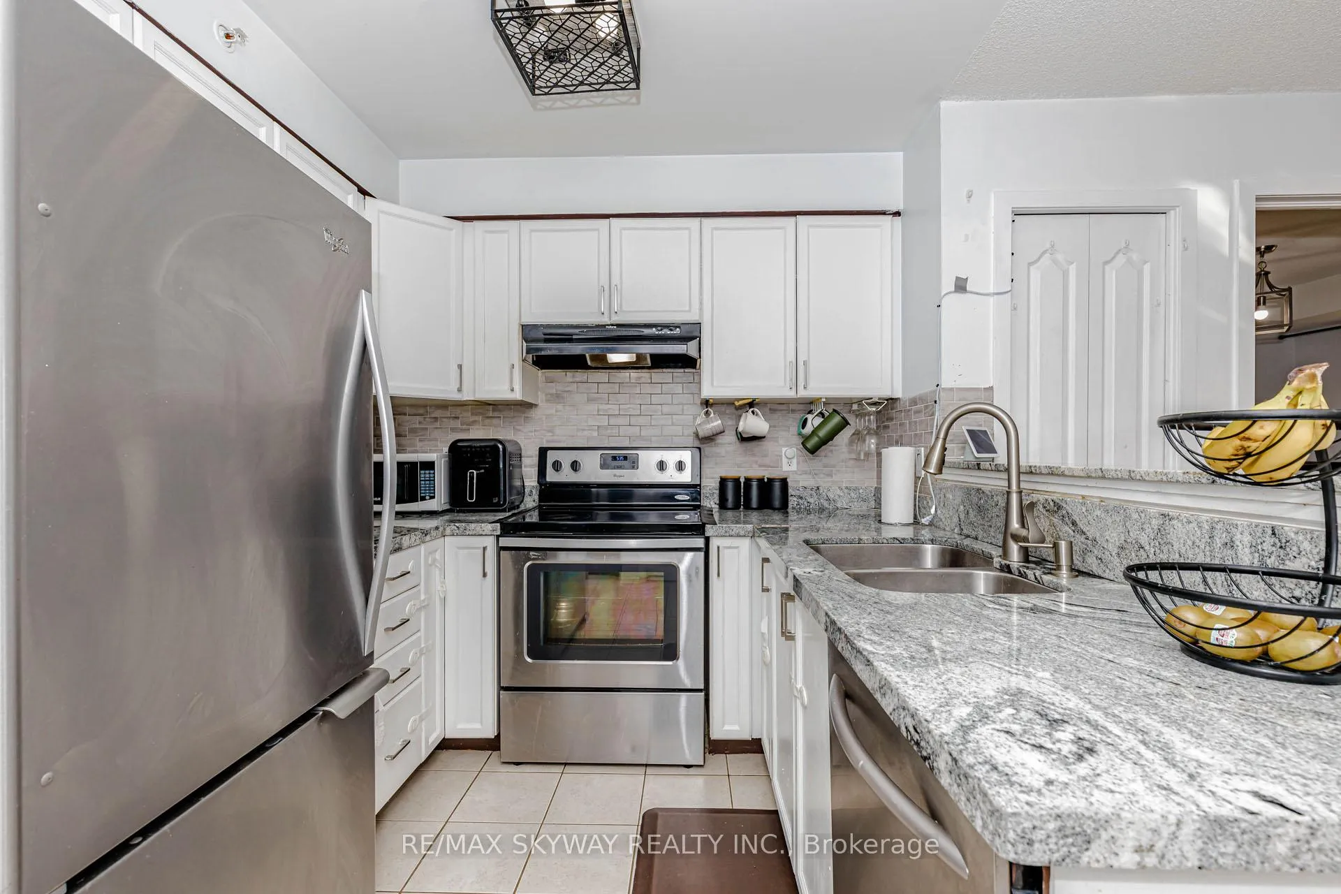 Photo 19 of Unit 1403, 8 Dayspring Circle, Brampton, Goreway Drive Corridor — HOMEH