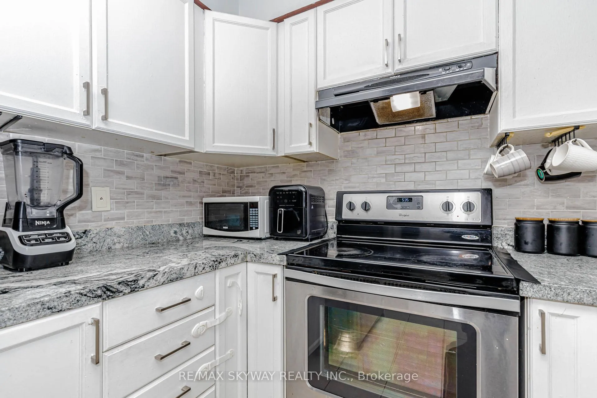Photo 20 of Unit 1403, 8 Dayspring Circle, Brampton, Goreway Drive Corridor — HOMEH