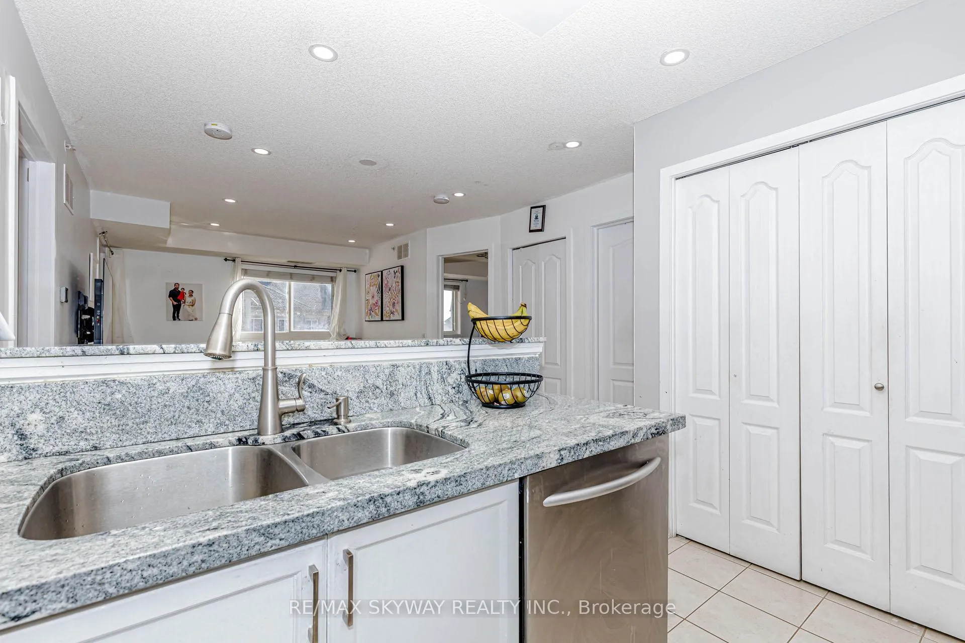 Photo 21 of Unit 1403, 8 Dayspring Circle, Brampton, Goreway Drive Corridor — HOMEH