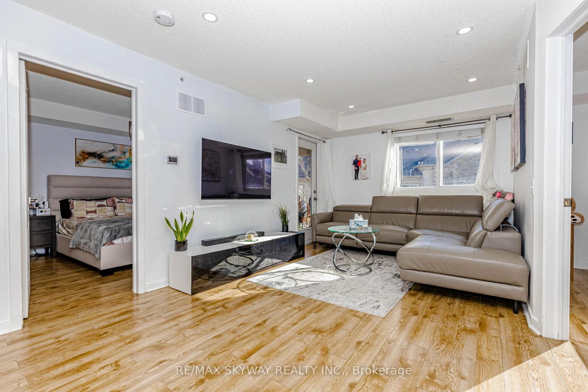 Photo 22 of Unit 1403, 8 Dayspring Circle, Brampton, Goreway Drive Corridor — HOMEH
