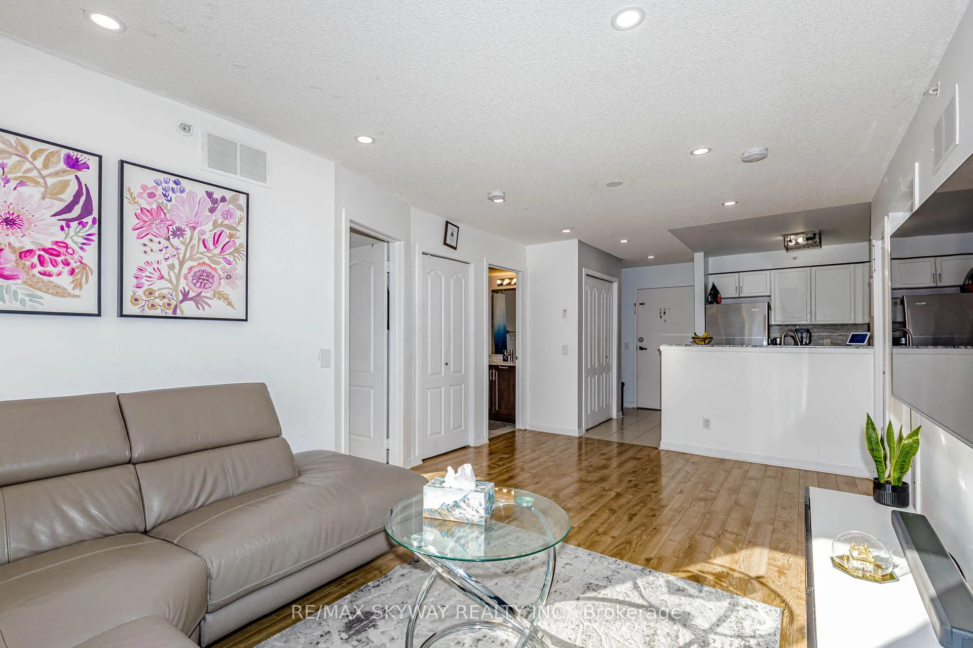 Photo 25 of Unit 1403, 8 Dayspring Circle, Brampton, Goreway Drive Corridor — HOMEH