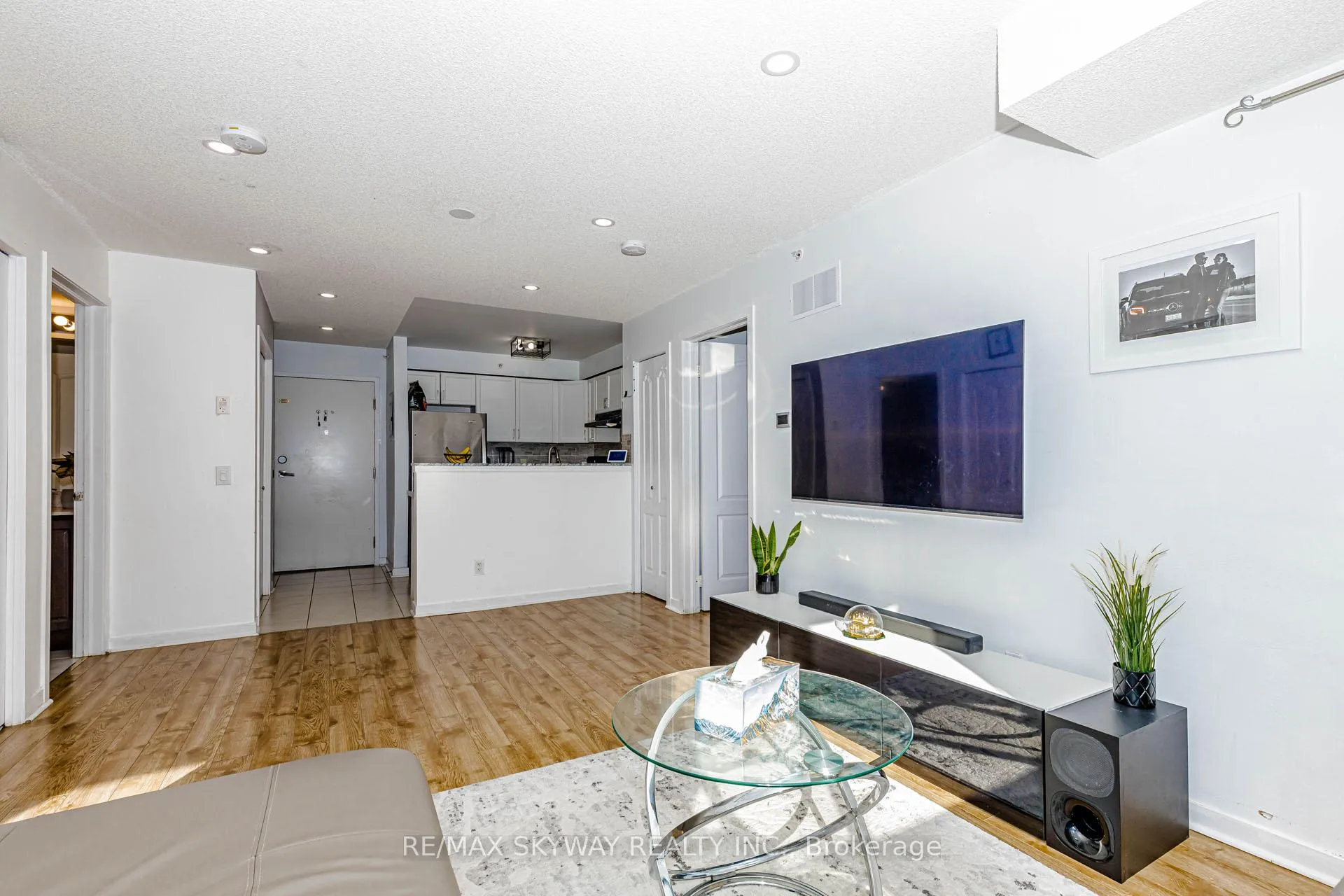 Photo 26 of Unit 1403, 8 Dayspring Circle, Brampton, Goreway Drive Corridor — HOMEH