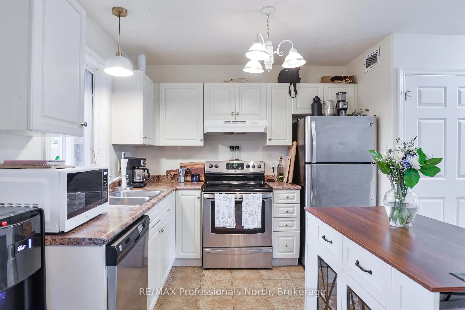 Photo 4 of Unit 12, 200 Pine Street, Bracebridge, Macaulay — HOMEH