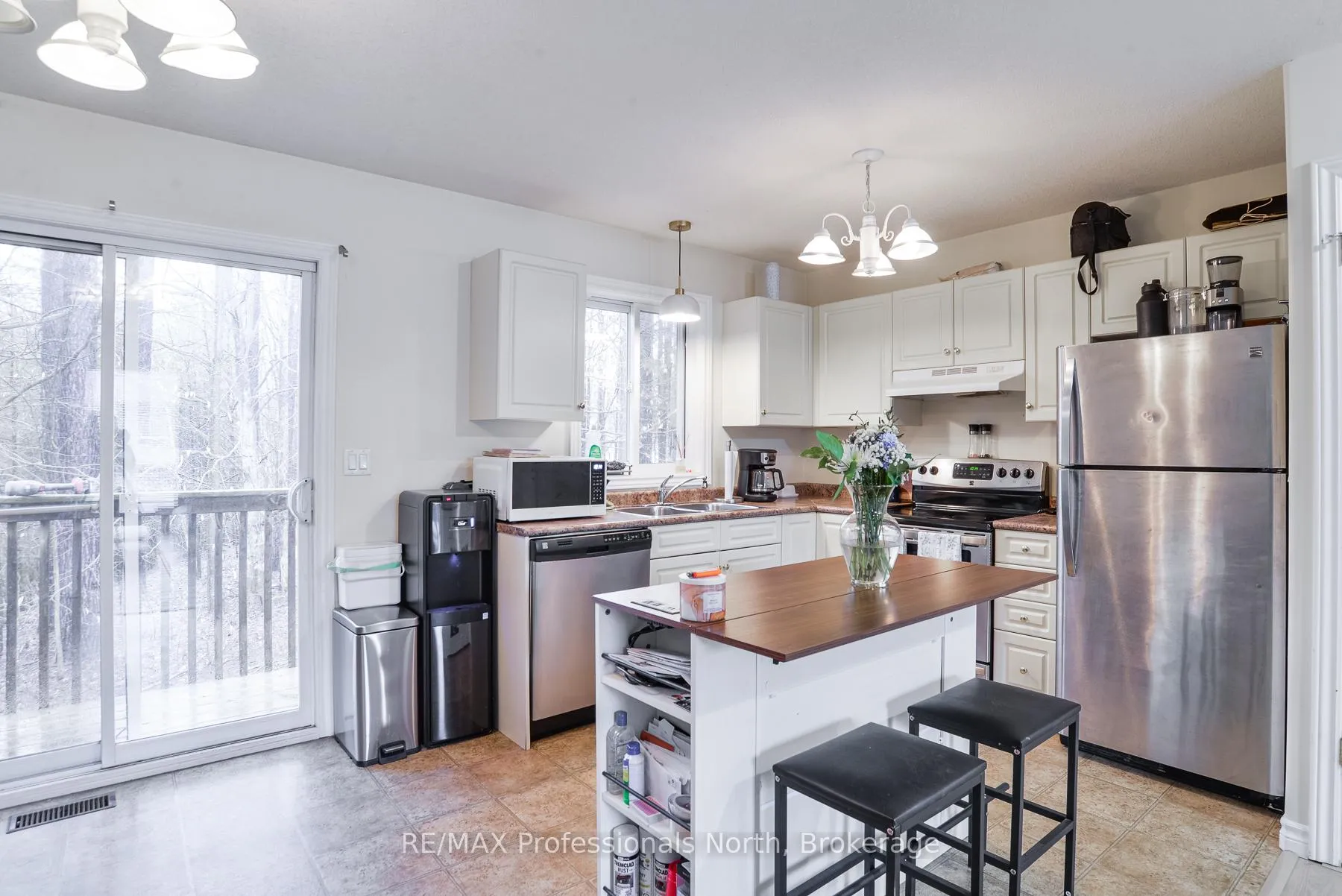Photo 5 of Unit 12, 200 Pine Street, Bracebridge, Macaulay — HOMEH