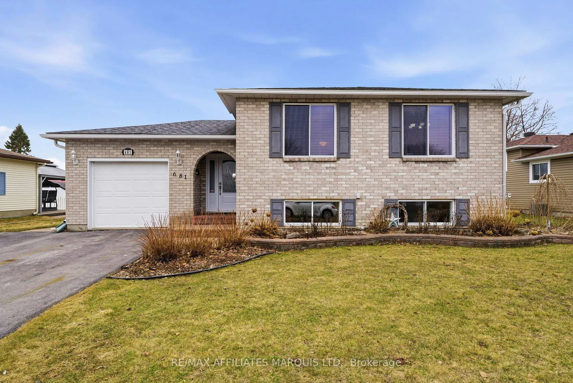 Photo 1 of 681 Champlain Drive, Cornwall — HOMEH