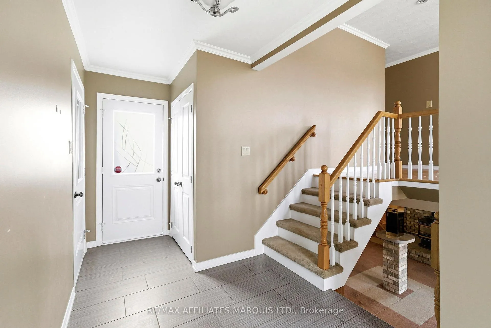 Photo 4 of 681 Champlain Drive, Cornwall — HOMEH