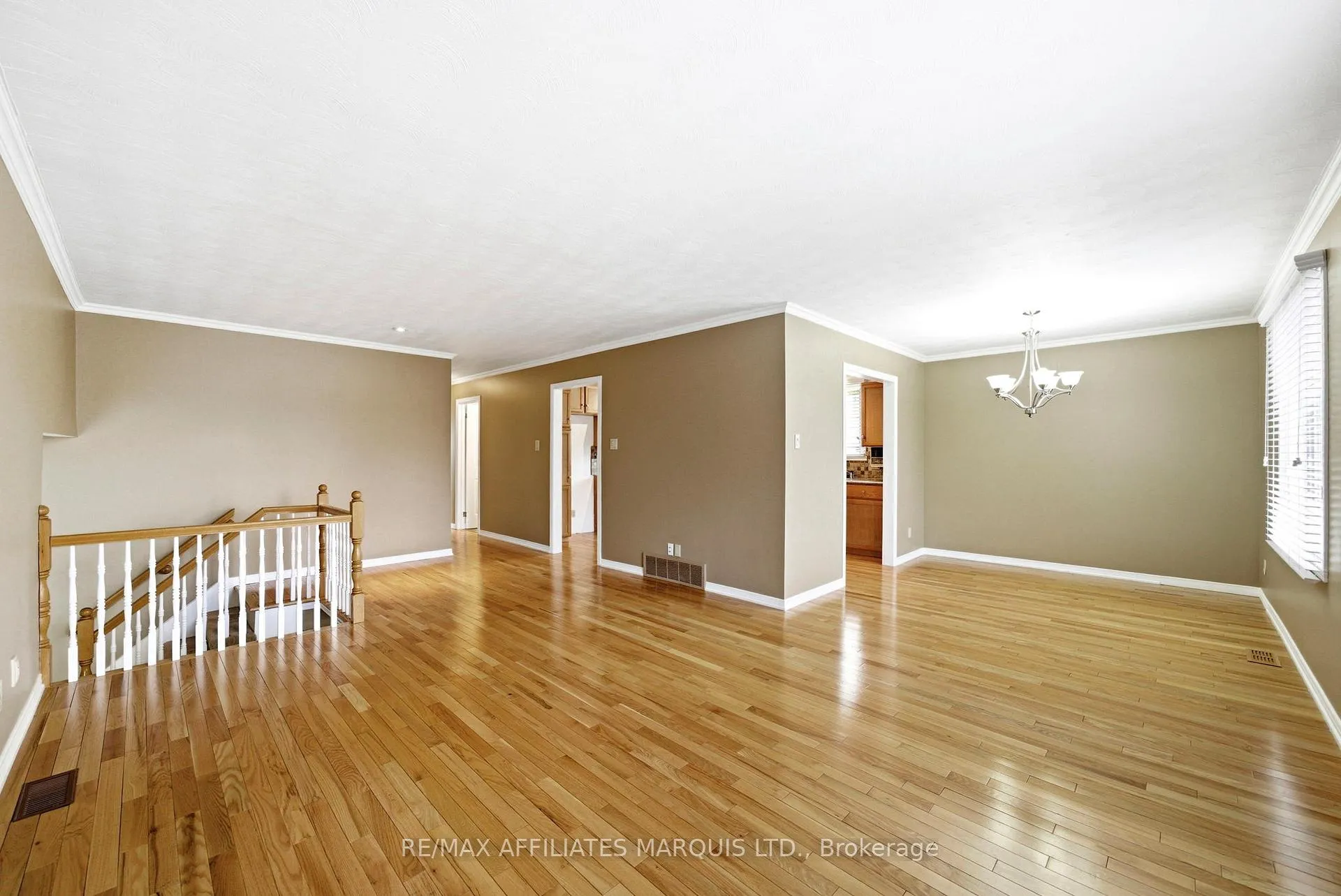 Photo 6 of 681 Champlain Drive, Cornwall — HOMEH