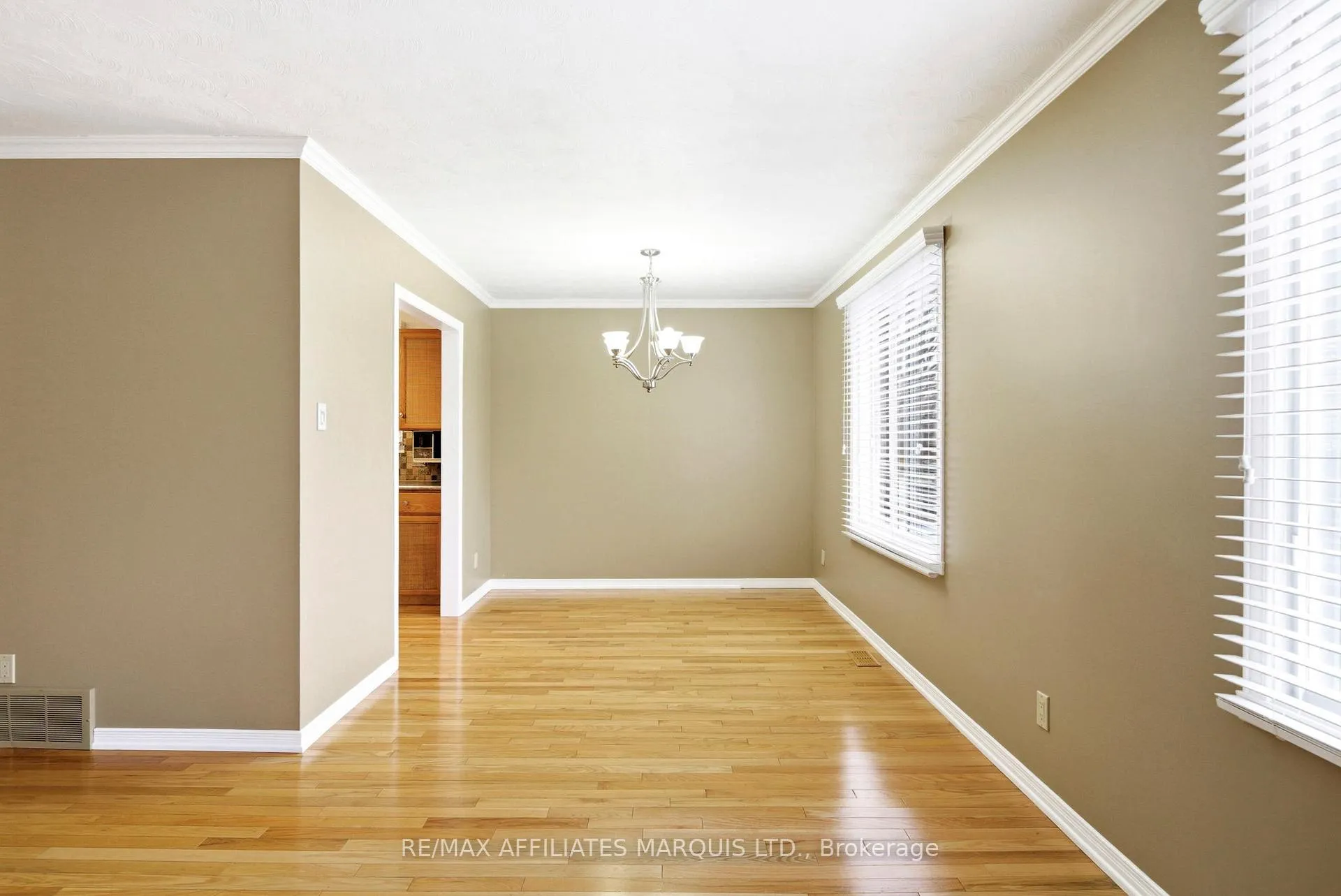 Photo 7 of 681 Champlain Drive, Cornwall — HOMEH