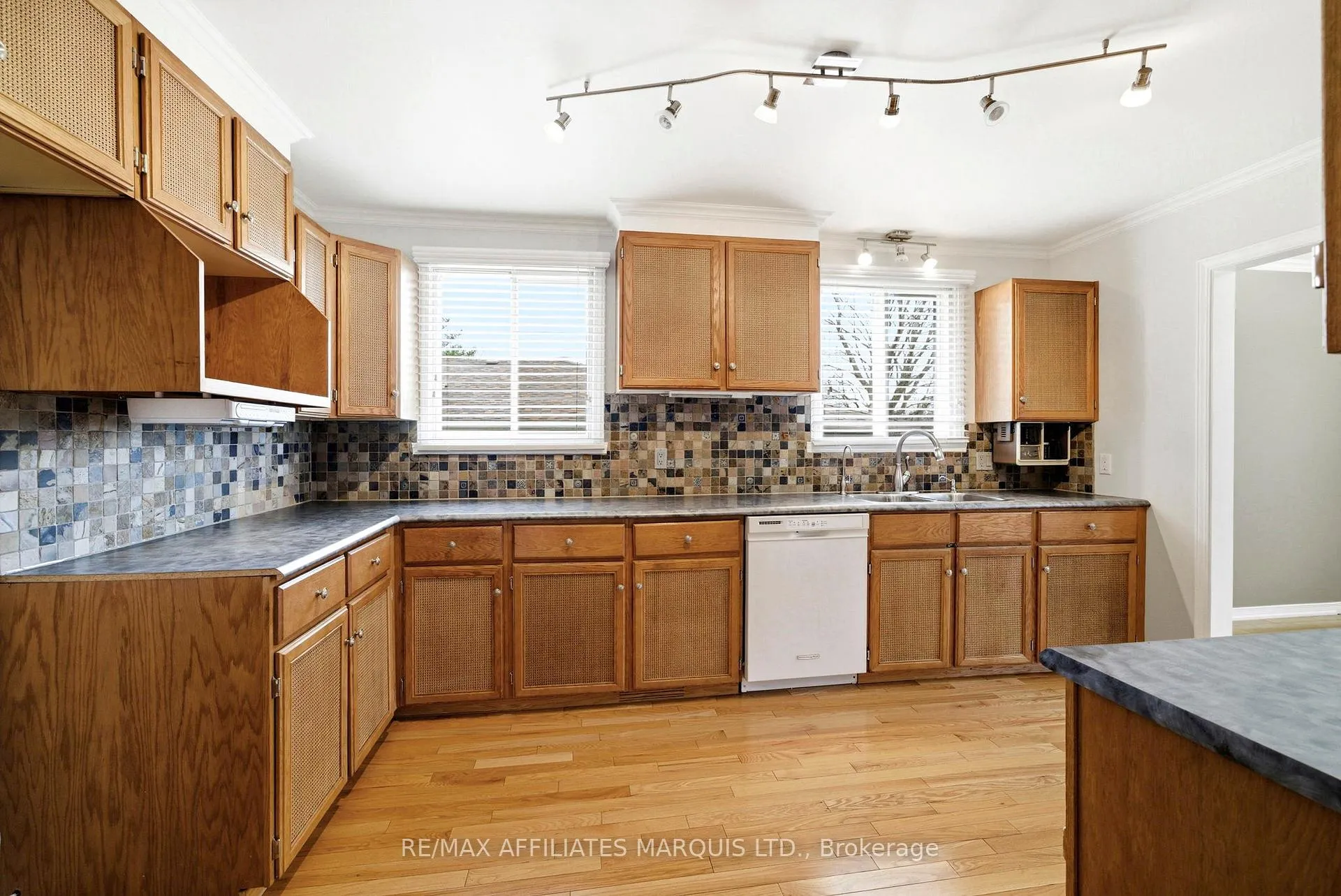 Photo 11 of 681 Champlain Drive, Cornwall — HOMEH