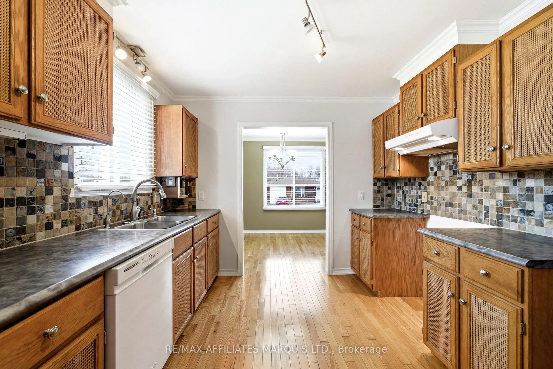 Photo 12 of 681 Champlain Drive, Cornwall — HOMEH