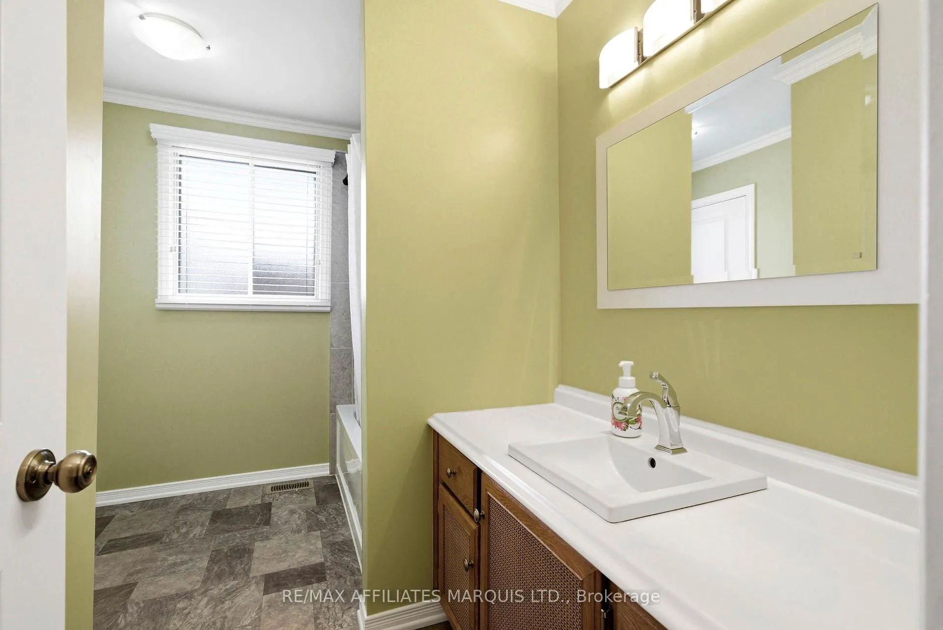 Photo 16 of 681 Champlain Drive, Cornwall — HOMEH
