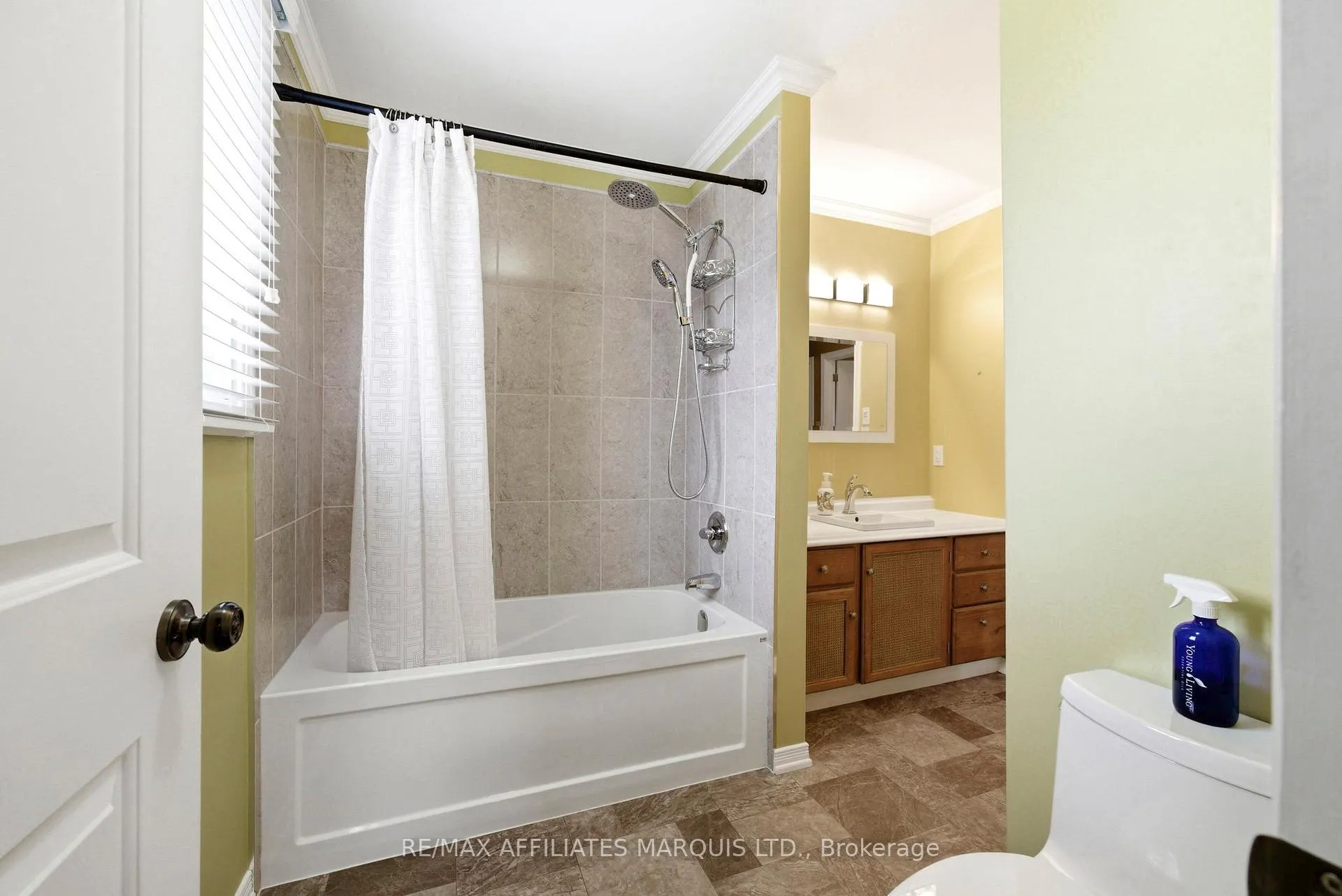Photo 17 of 681 Champlain Drive, Cornwall — HOMEH