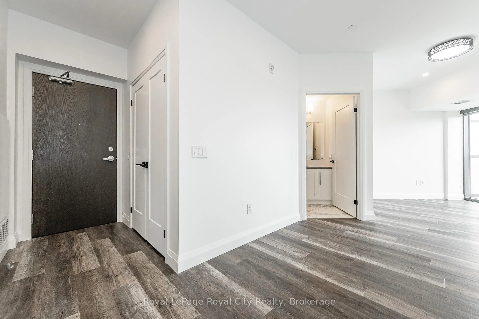 Photo 7 of Unit 402, 332 Gosling Gardens, Guelph, Clairfields/Hanlon Business Park — HOMEH