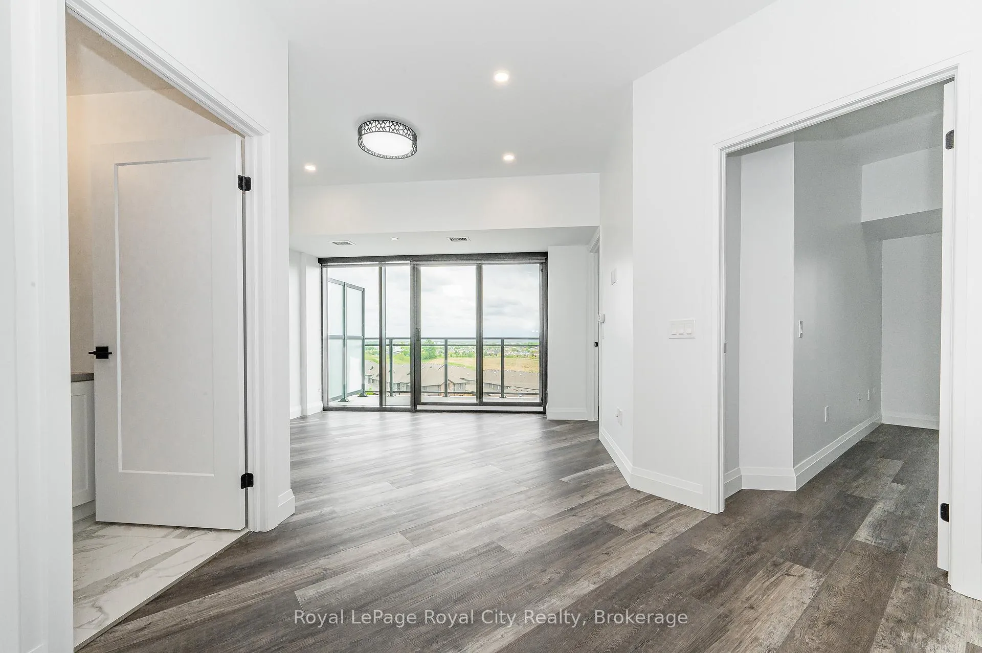 Photo 8 of Unit 402, 332 Gosling Gardens, Guelph, Clairfields/Hanlon Business Park — HOMEH