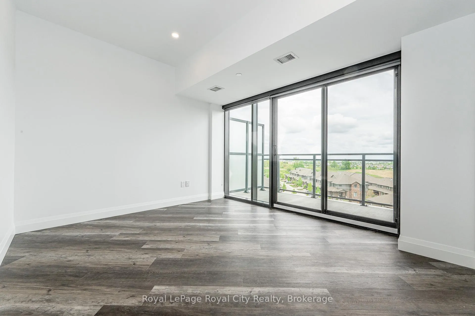 Photo 9 of Unit 402, 332 Gosling Gardens, Guelph, Clairfields/Hanlon Business Park — HOMEH