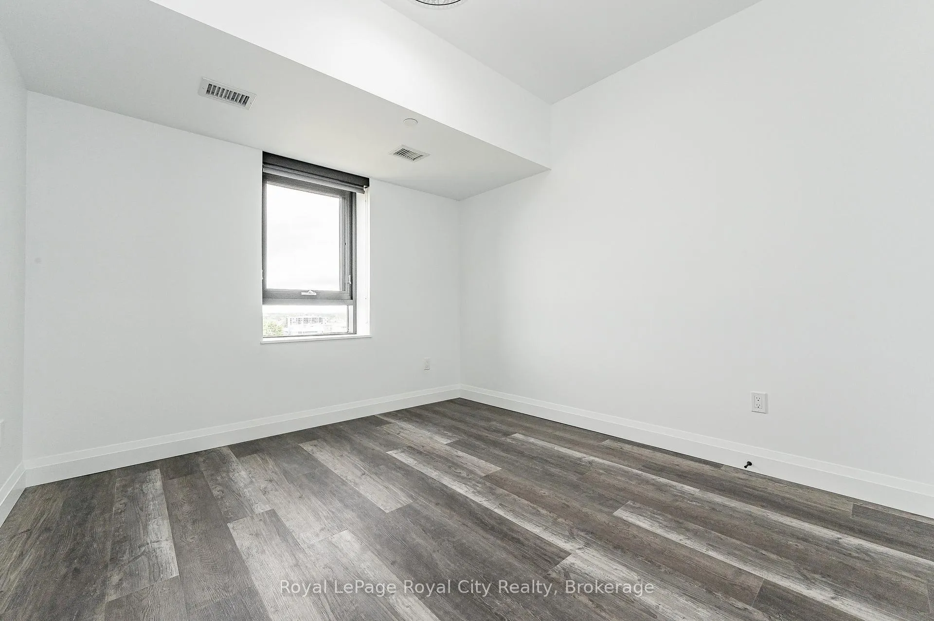 Photo 11 of Unit 402, 332 Gosling Gardens, Guelph, Clairfields/Hanlon Business Park — HOMEH