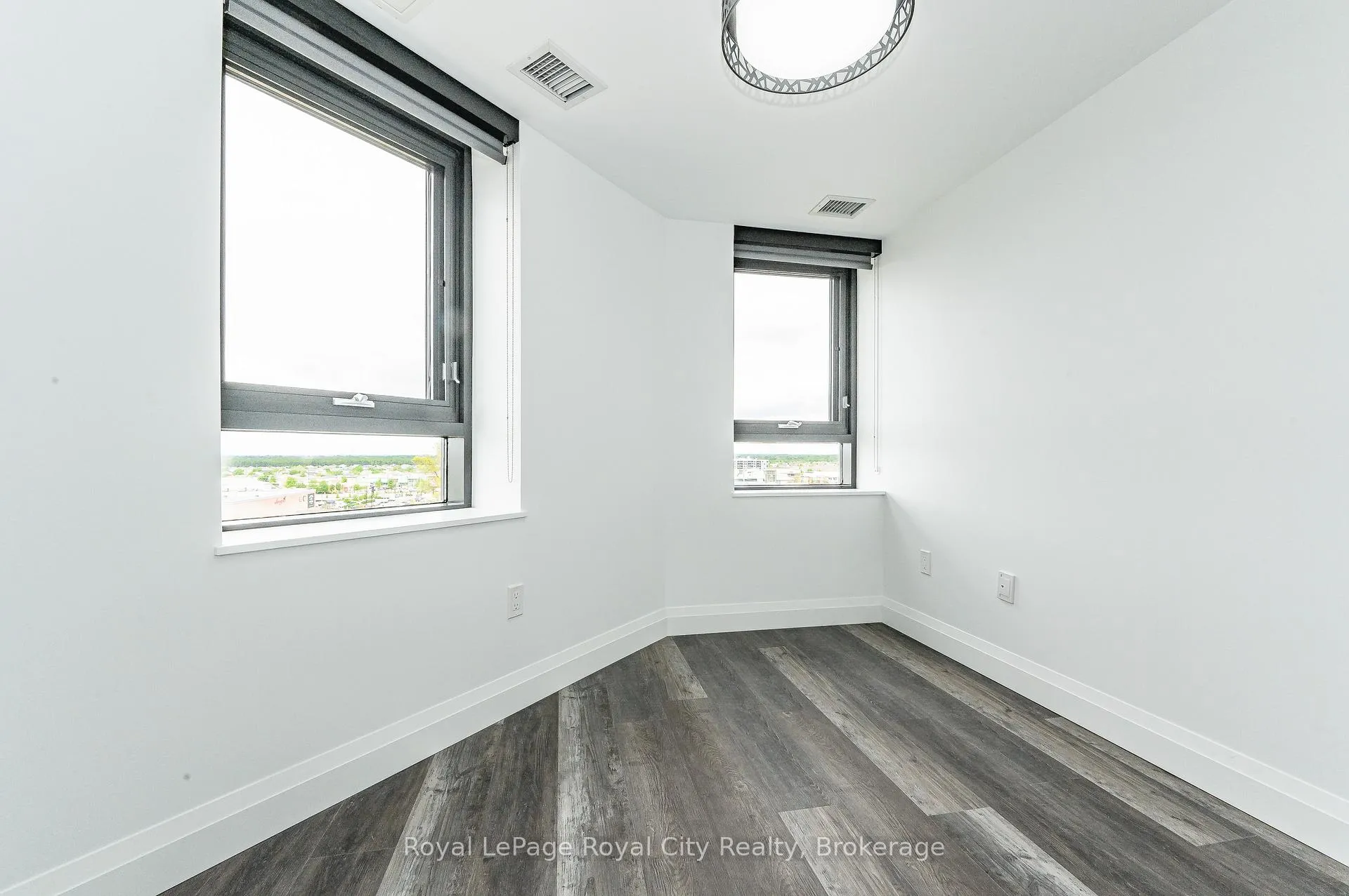 Photo 14 of Unit 402, 332 Gosling Gardens, Guelph, Clairfields/Hanlon Business Park — HOMEH