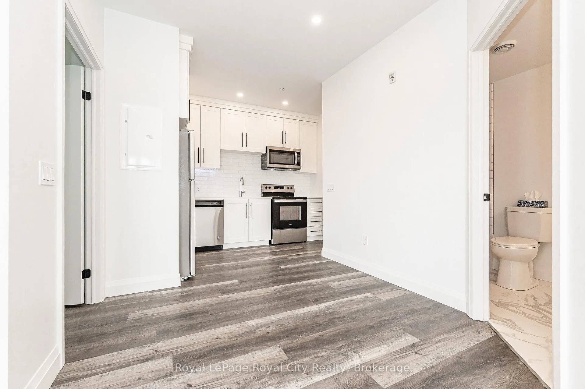 Photo 18 of Unit 402, 332 Gosling Gardens, Guelph, Clairfields/Hanlon Business Park — HOMEH