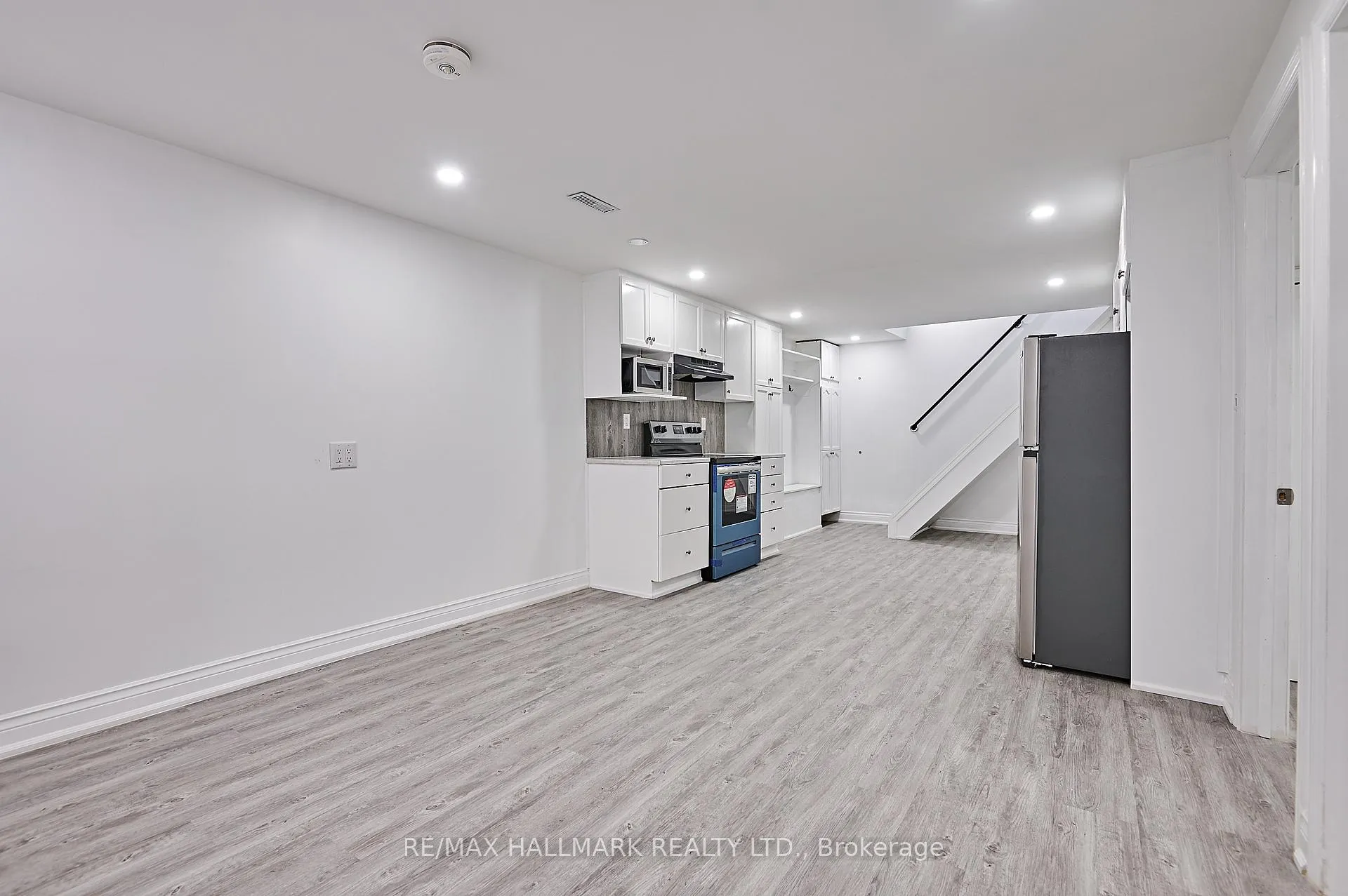 Photo 12 of 26 Michael Boulevard, Whitby, Lynde Creek — HOMEH