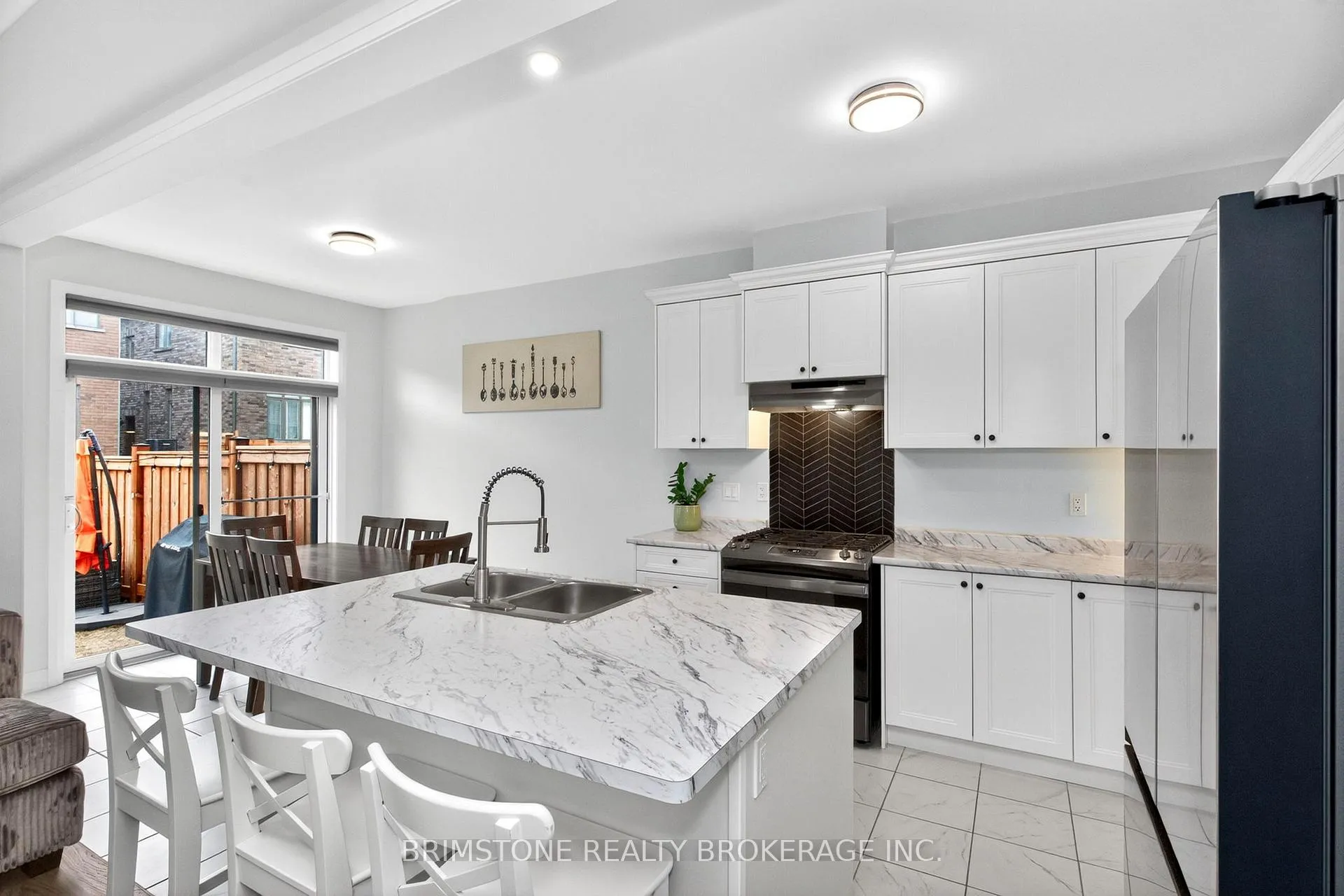 Photo 4 of 63 Copperhill Heights, Barrie, Painswick South — HOMEH
