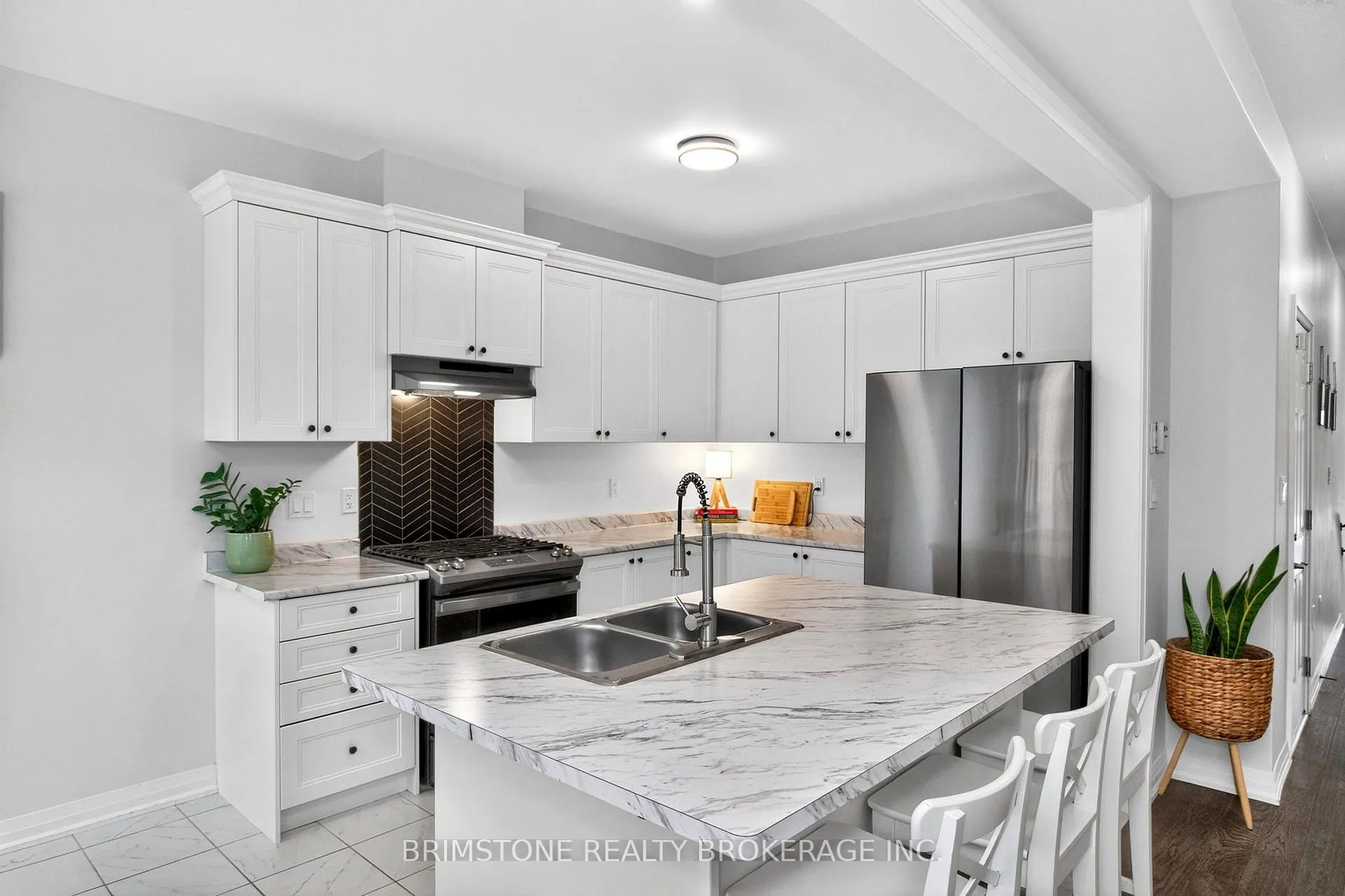 Photo 5 of 63 Copperhill Heights, Barrie, Painswick South — HOMEH