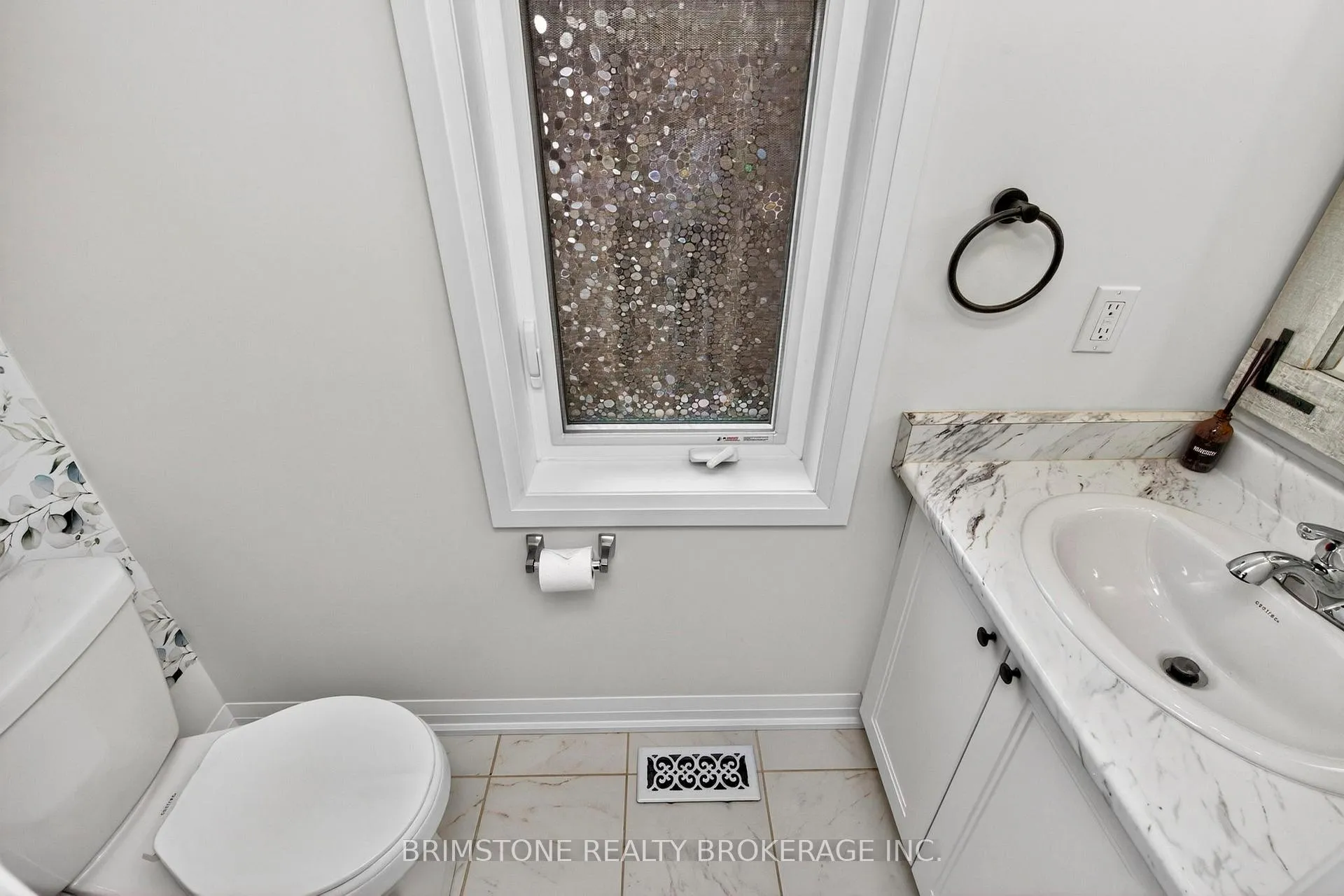Photo 12 of 63 Copperhill Heights, Barrie, Painswick South — HOMEH