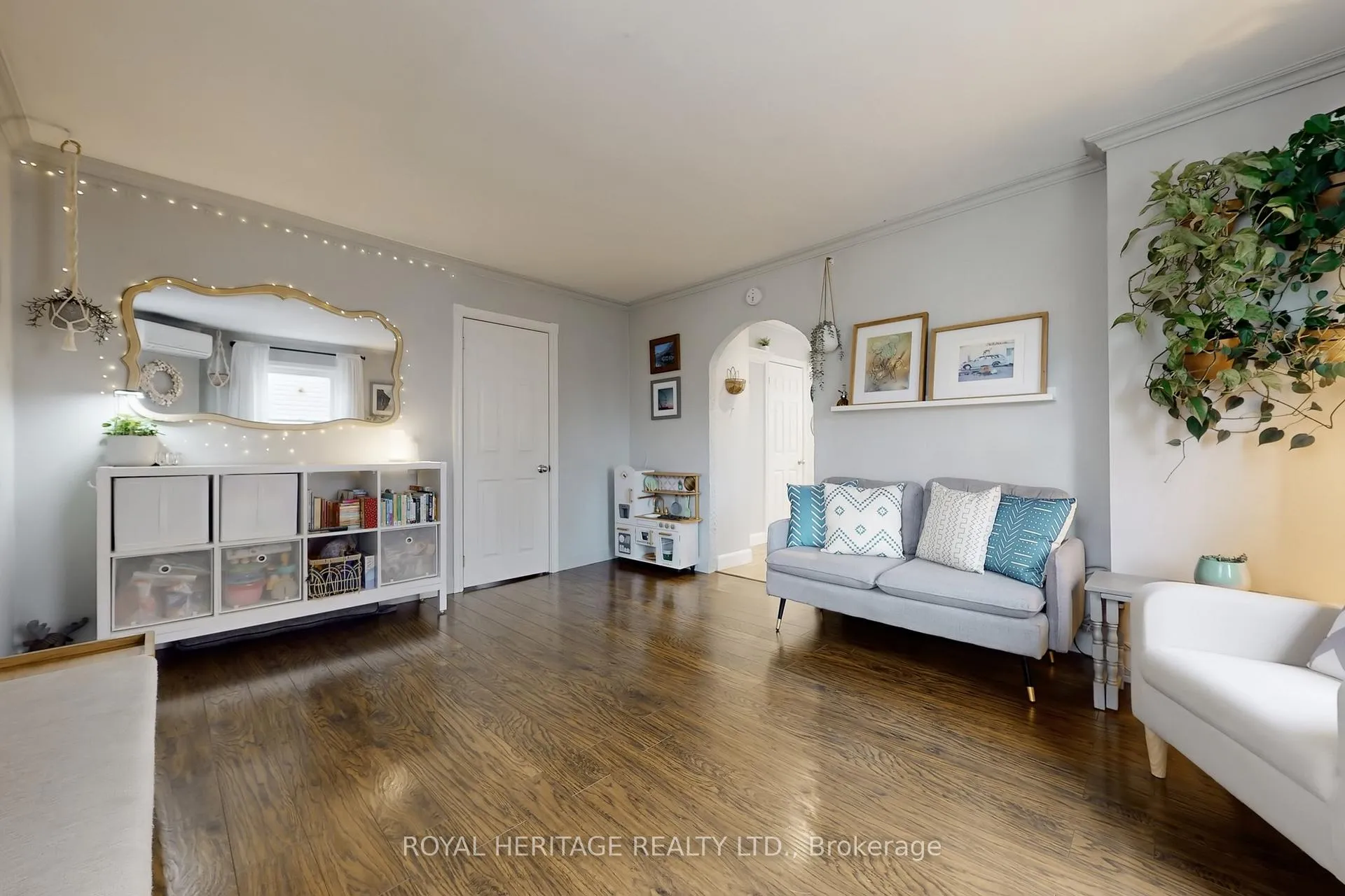 Photo 7 of 24 York Street, Ajax, Central — HOMEH