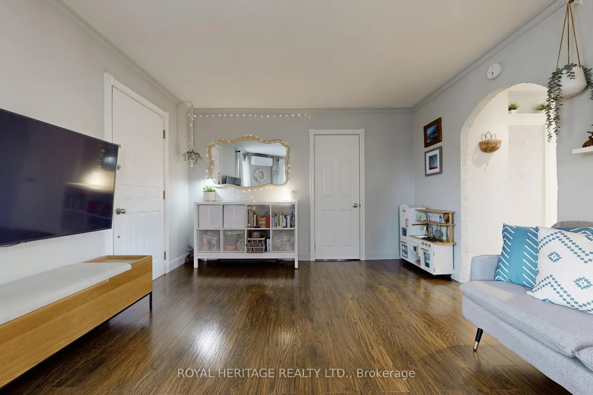 Photo 8 of 24 York Street, Ajax, Central — HOMEH