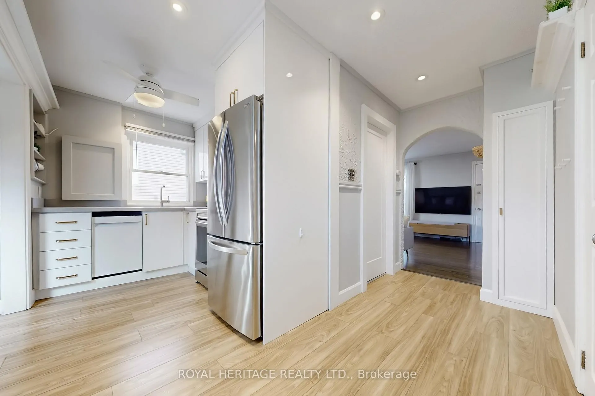 Photo 10 of 24 York Street, Ajax, Central — HOMEH