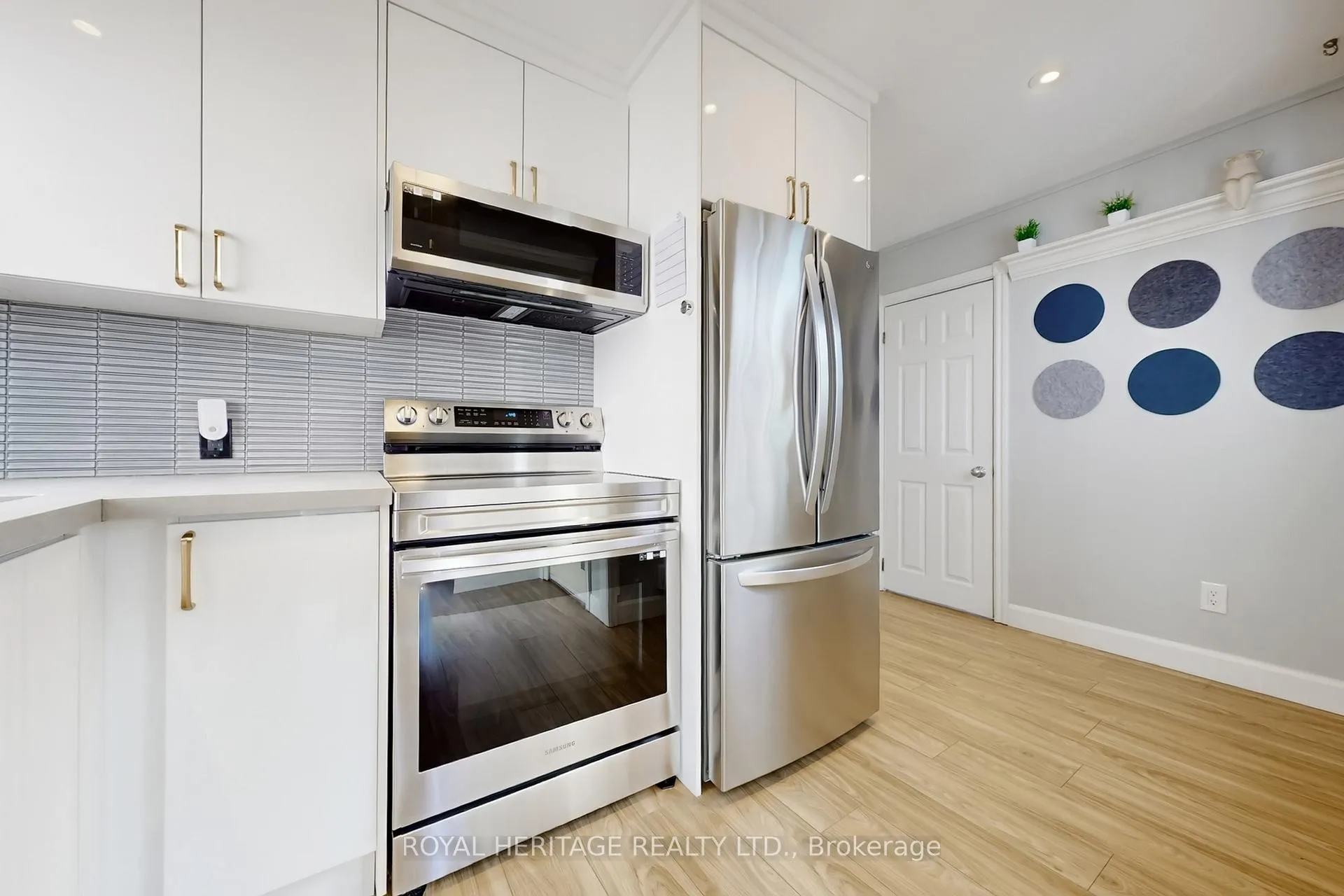 Photo 15 of 24 York Street, Ajax, Central — HOMEH