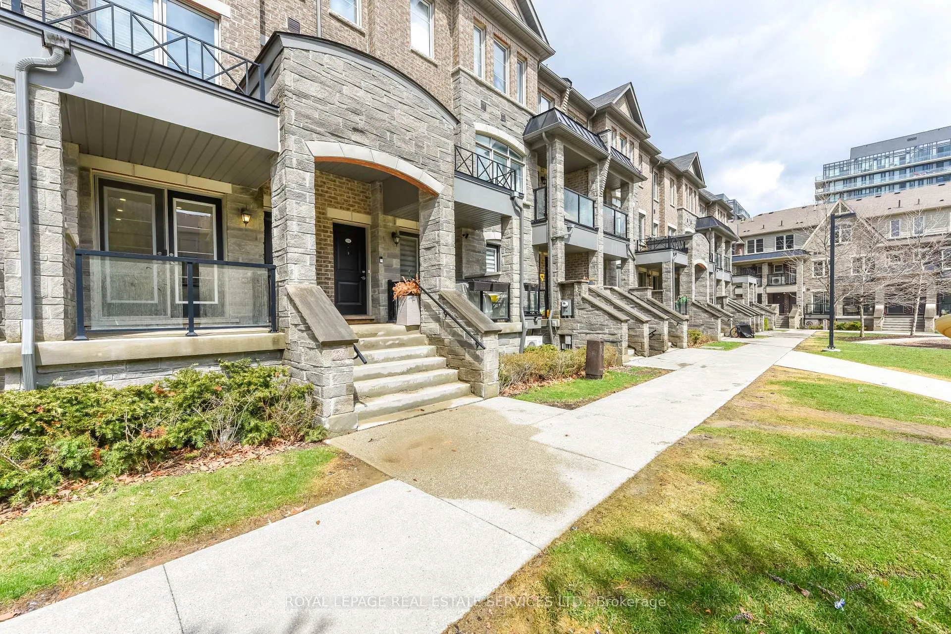 Photo 3 of Unit 153, 200 Veterans Drive, Brampton, Northwest Brampton — HOMEH