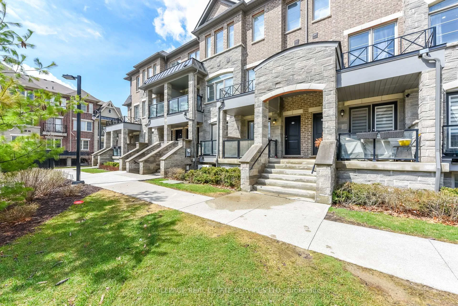 Photo 4 of Unit 153, 200 Veterans Drive, Brampton, Northwest Brampton — HOMEH