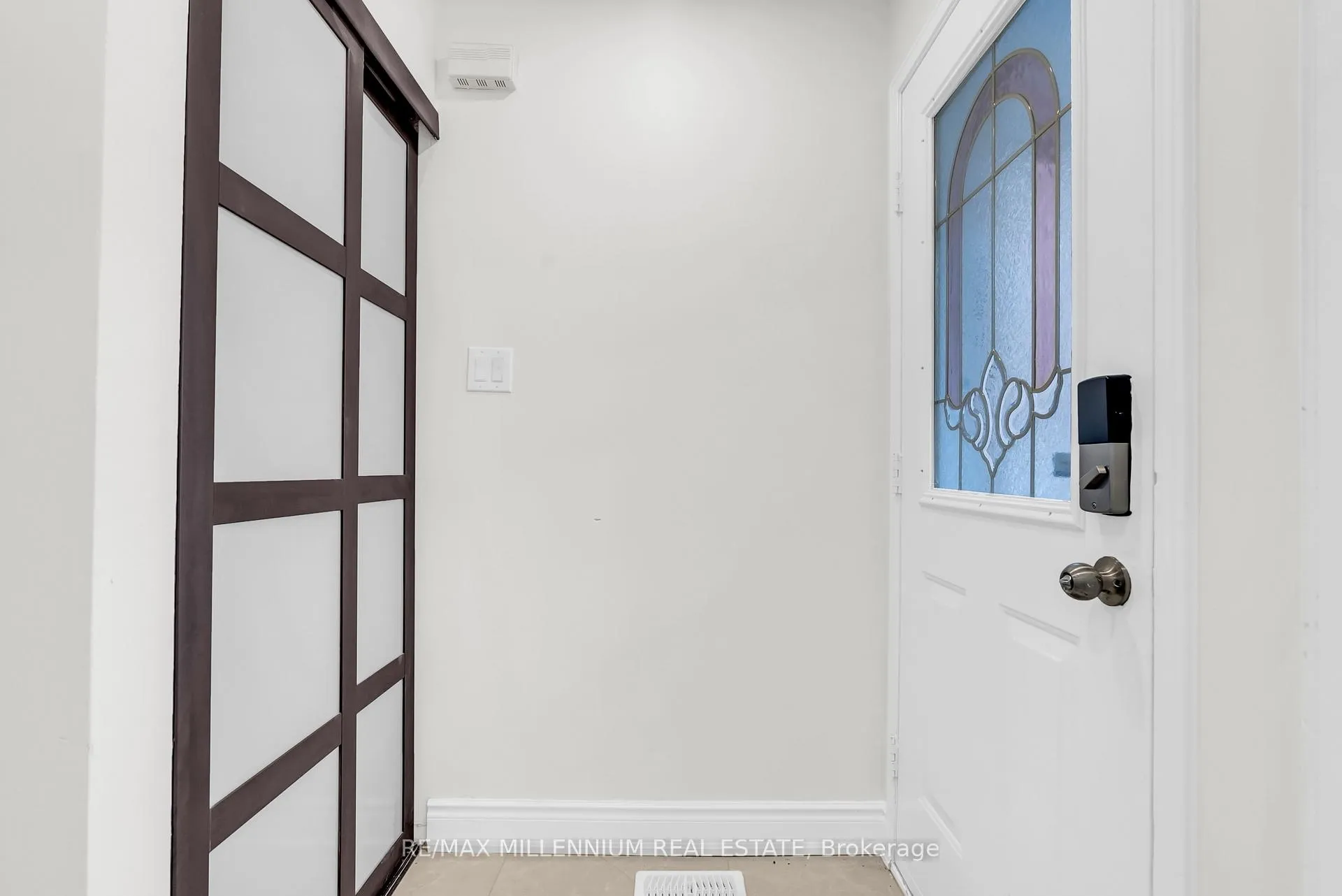 Photo 5 of 38 Kitto Court, Brampton, Fletcher's West — HOMEH