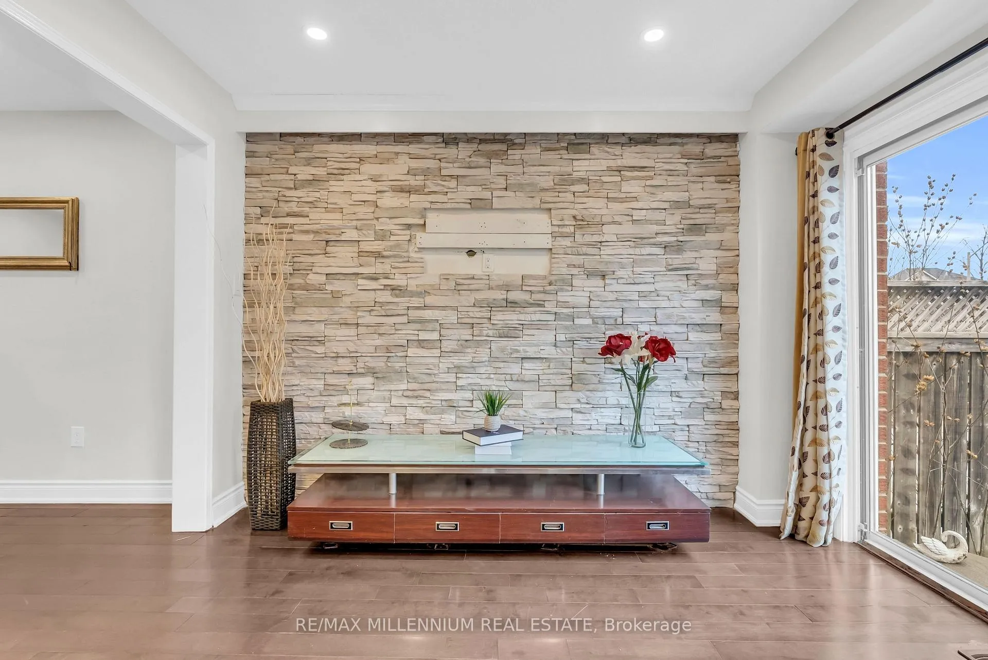 Photo 11 of 38 Kitto Court, Brampton, Fletcher's West — HOMEH
