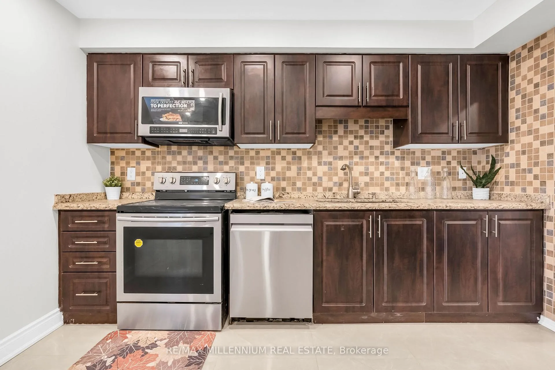 Photo 16 of 38 Kitto Court, Brampton, Fletcher's West — HOMEH