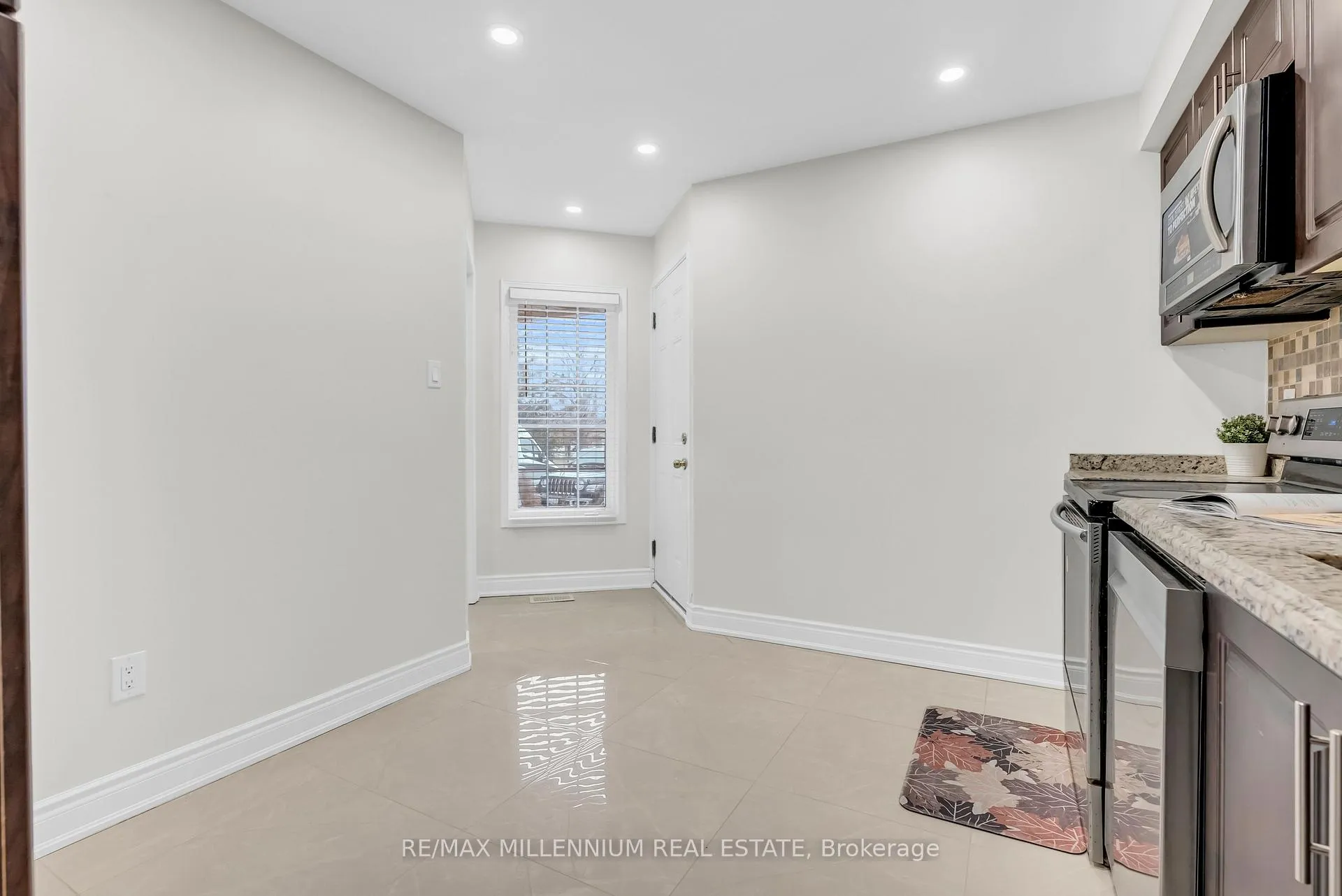 Photo 19 of 38 Kitto Court, Brampton, Fletcher's West — HOMEH